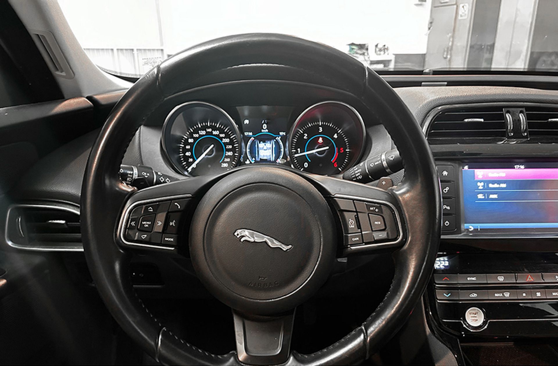 Jaguar XE 2.0 Diesel Pure RWD - foto 20