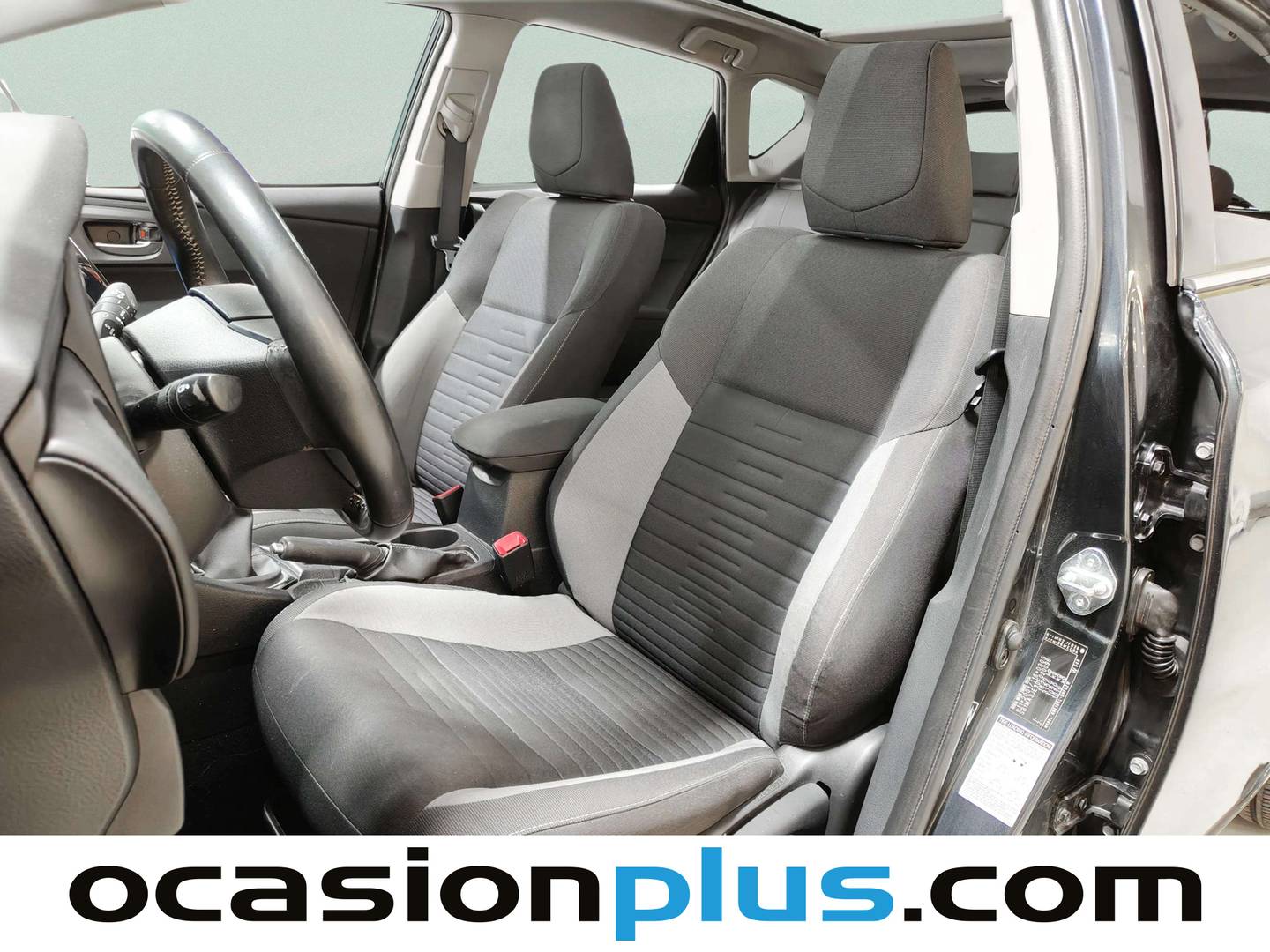 Foto asientos delanteros Toyota Auris Toyota Auris 120T Touring Sports Active (116 CV)