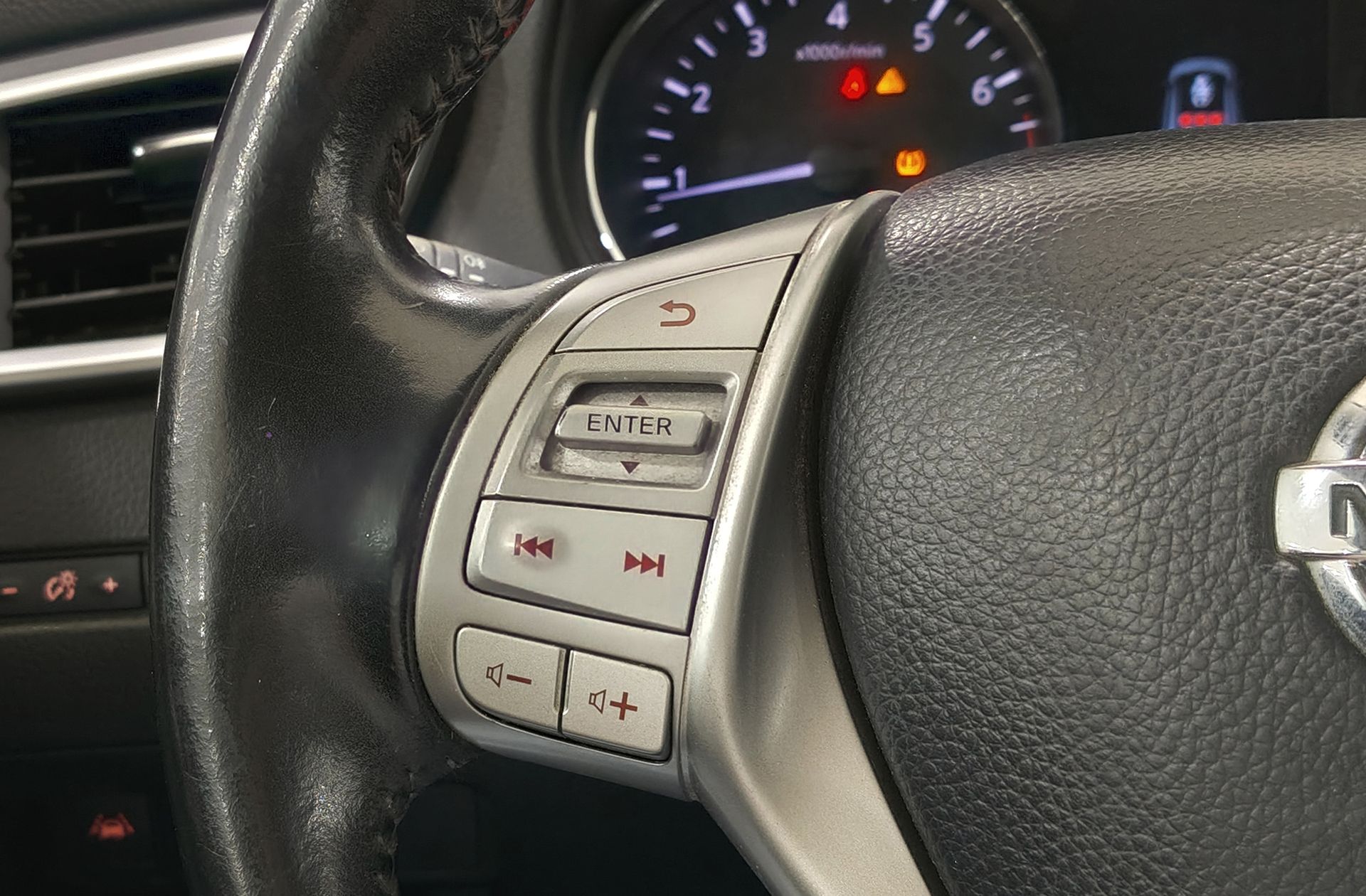 Nissan Qashqai DIG-T 115 N-Connecta 4x2 - foto 24