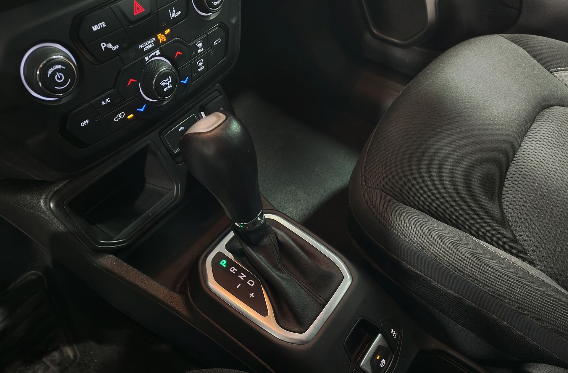 Jeep Renegade eHybrid 1.5 Limited ATX - foto 5