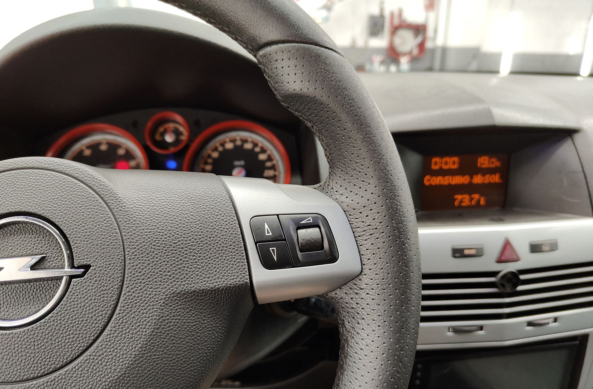 Opel Astra GTC 1.6 Sport - foto 21