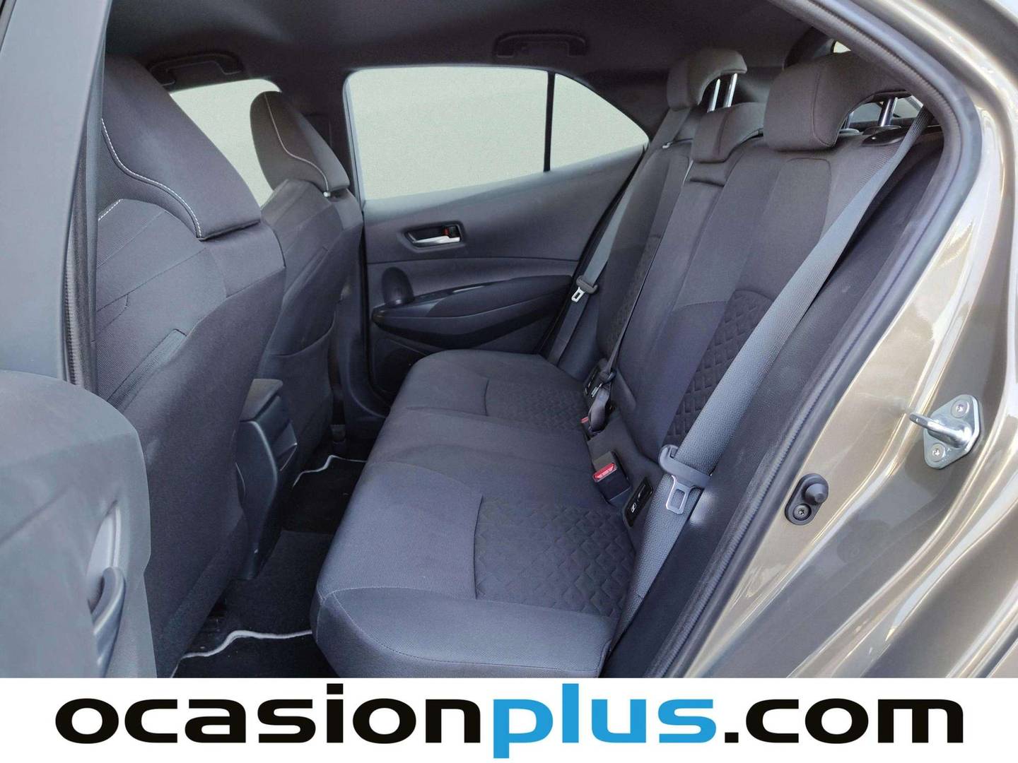 Foto asientos traseros Toyota Corolla Toyota Corolla 1.8 125 Híbrido Active Tech E-CVT (122 CV)