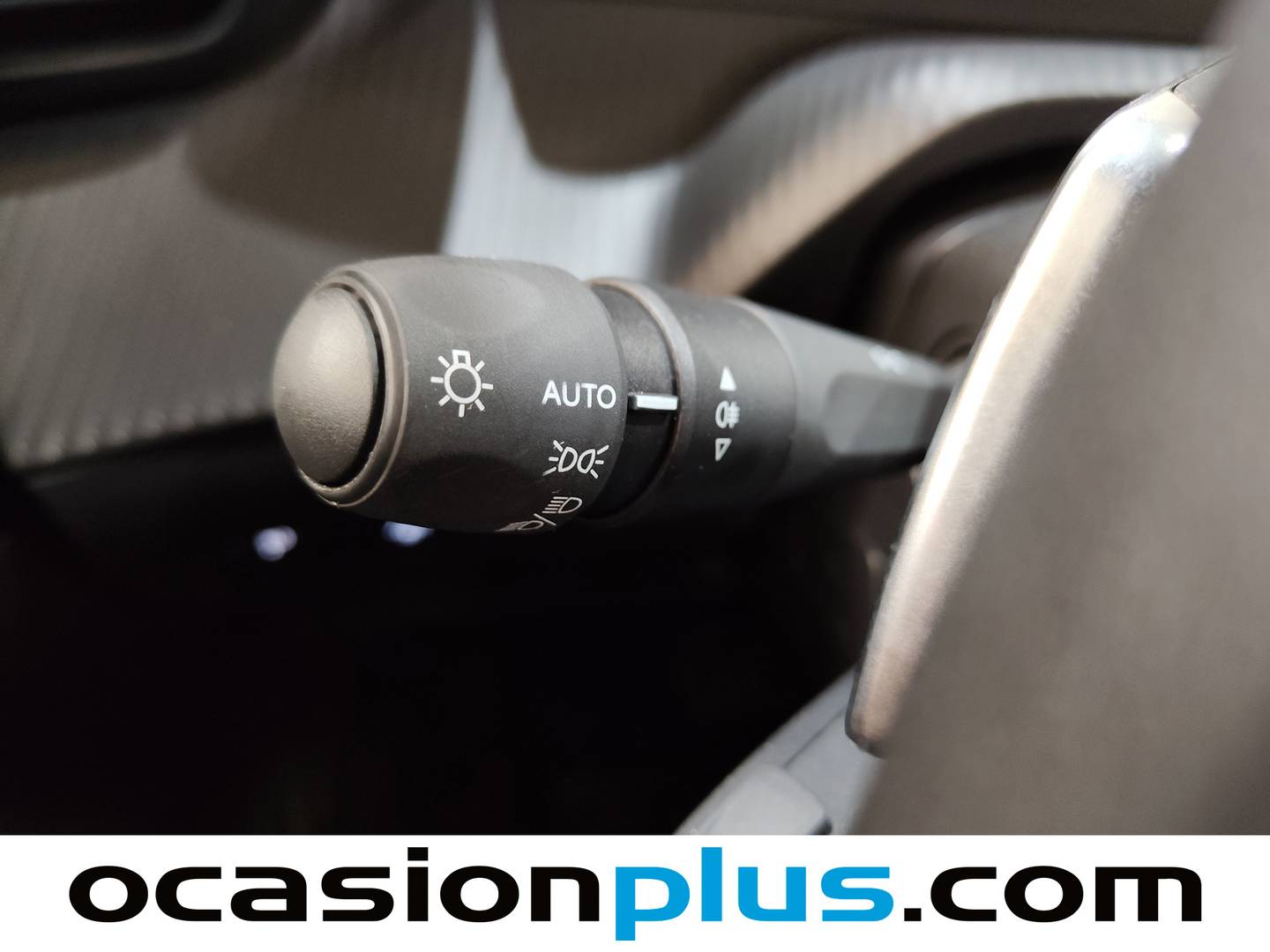 Foto Peugeot 2008 Peugeot 2008 Allure Hybrid eDCS6 (136 CV)