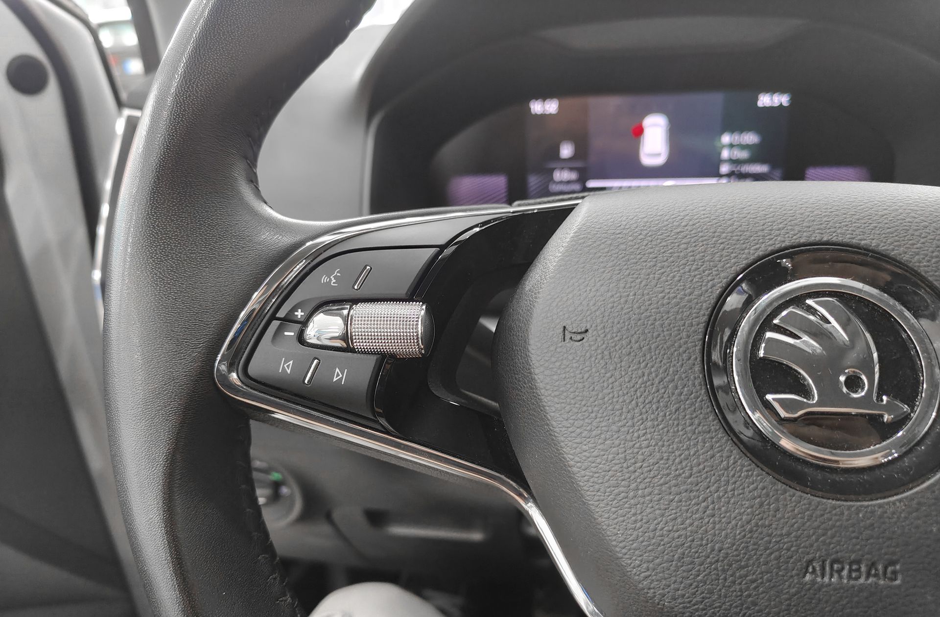Škoda Karoq 2.0 TDI Selection - foto 25
