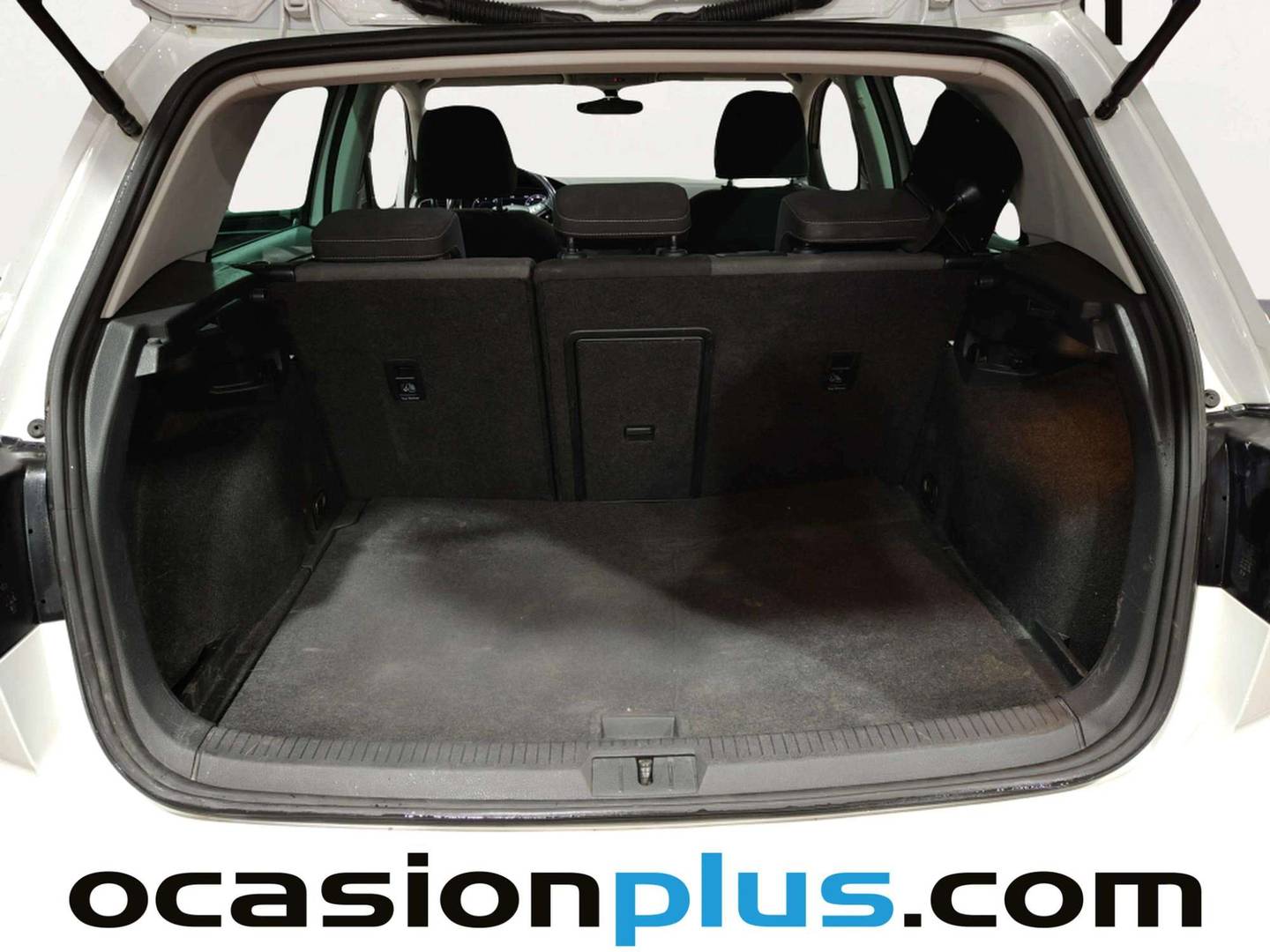 Fotos maletero Volkswagen Golf Volkswagen Golf 1.6 TDI Sport R-Line DSG (115 CV)