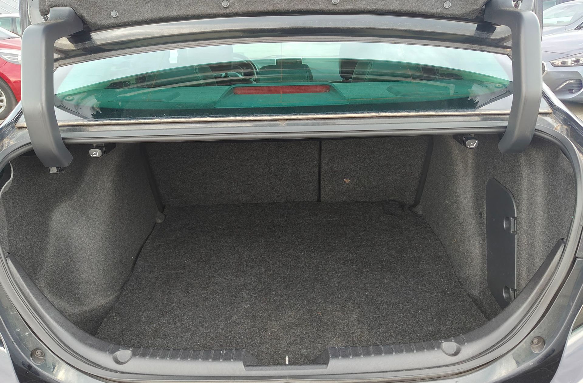 Mazda3 2.0 GE Sedan Luxury - foto 16