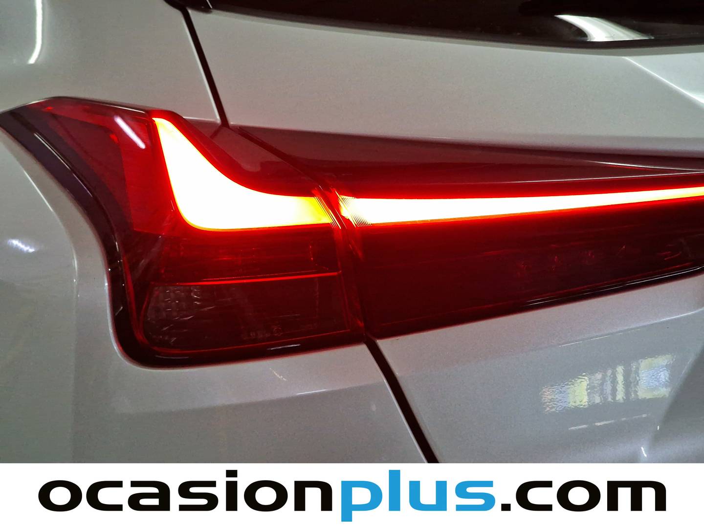 Accesorios del Lexus UX Lexus UX 250h Business 2WD (184 CV)
