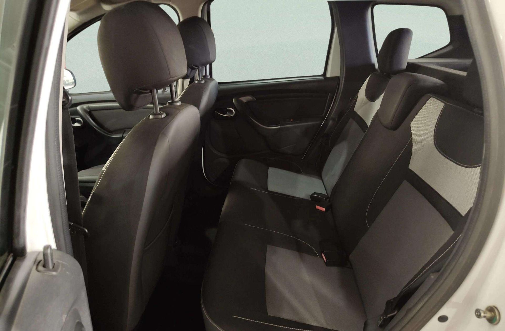 Dacia Duster Laureate dCi - foto 11