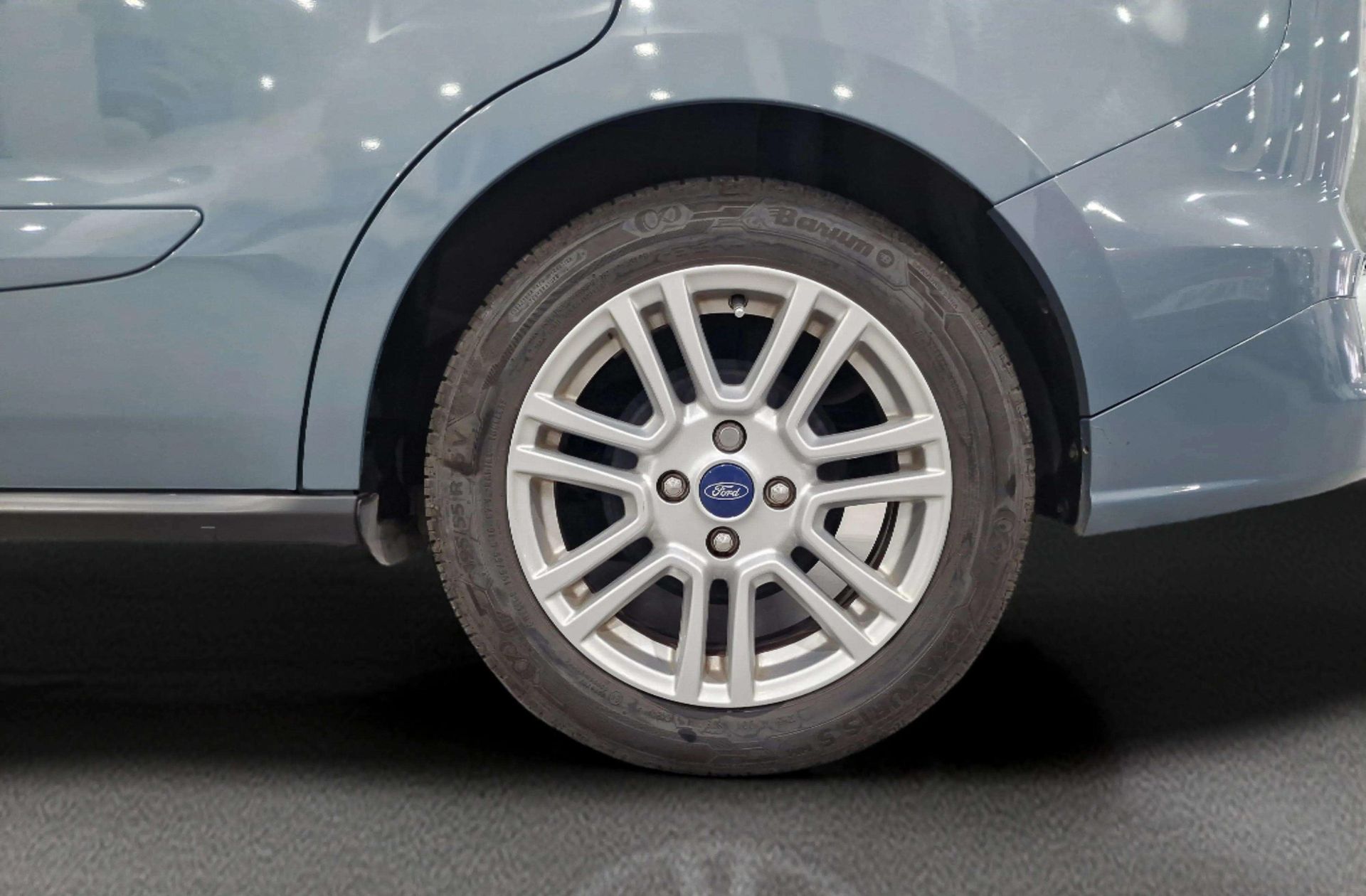 Ford Tourneo Courier 1.0 EcoBoost Titanium - foto 32