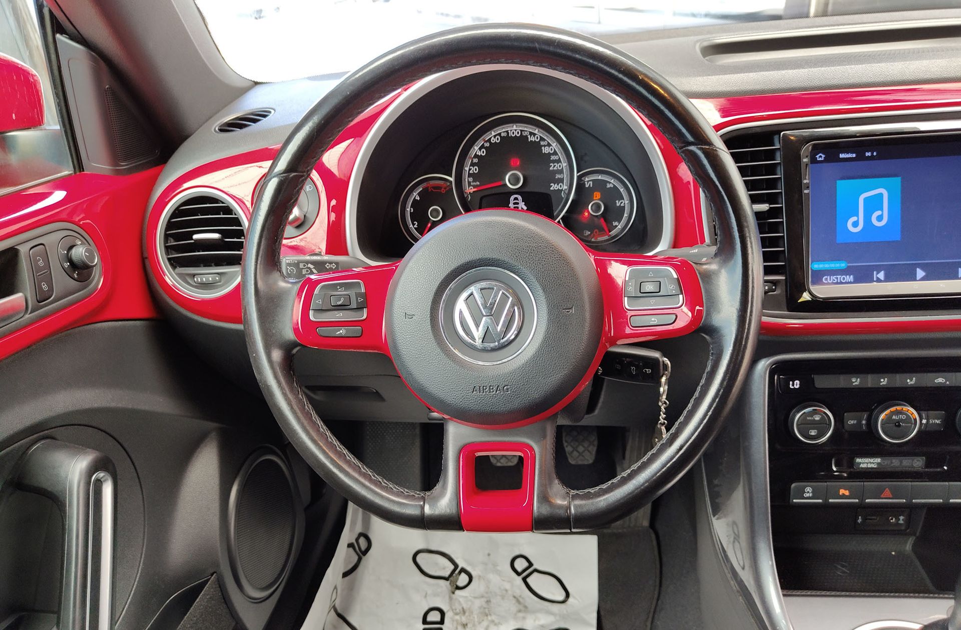 Volkswagen Beetle Cabrio Design 2.0 TDI BMT - foto 18