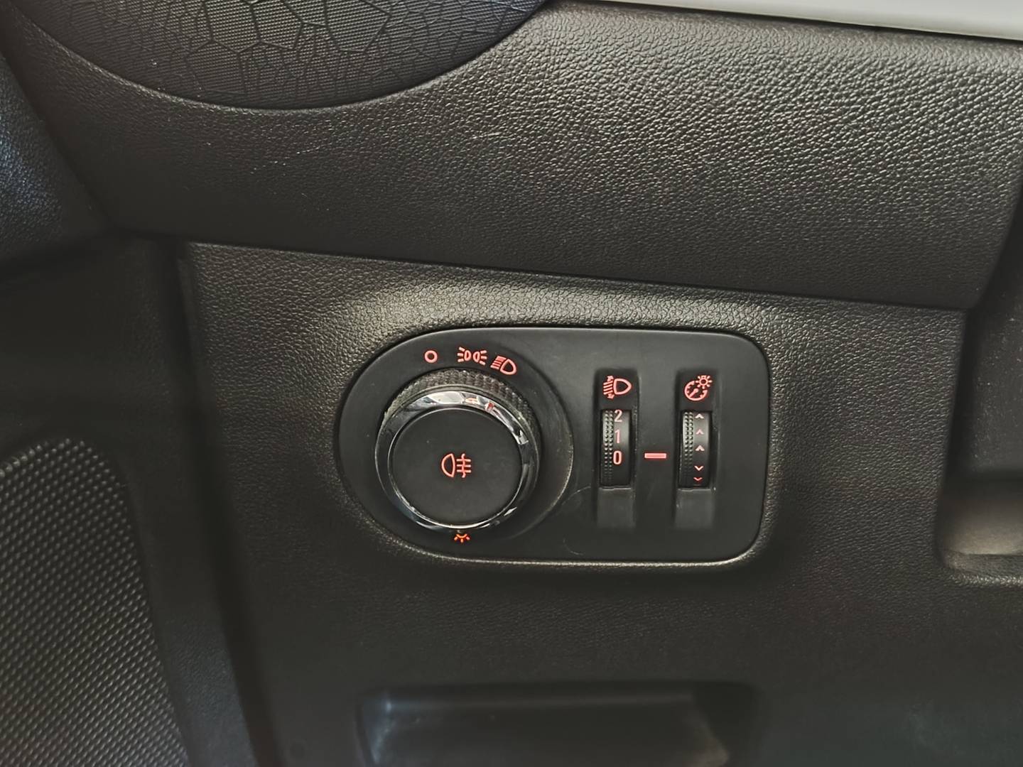 Foto Opel Adam Opel Adam 1.4 XEL Glam (87 CV)