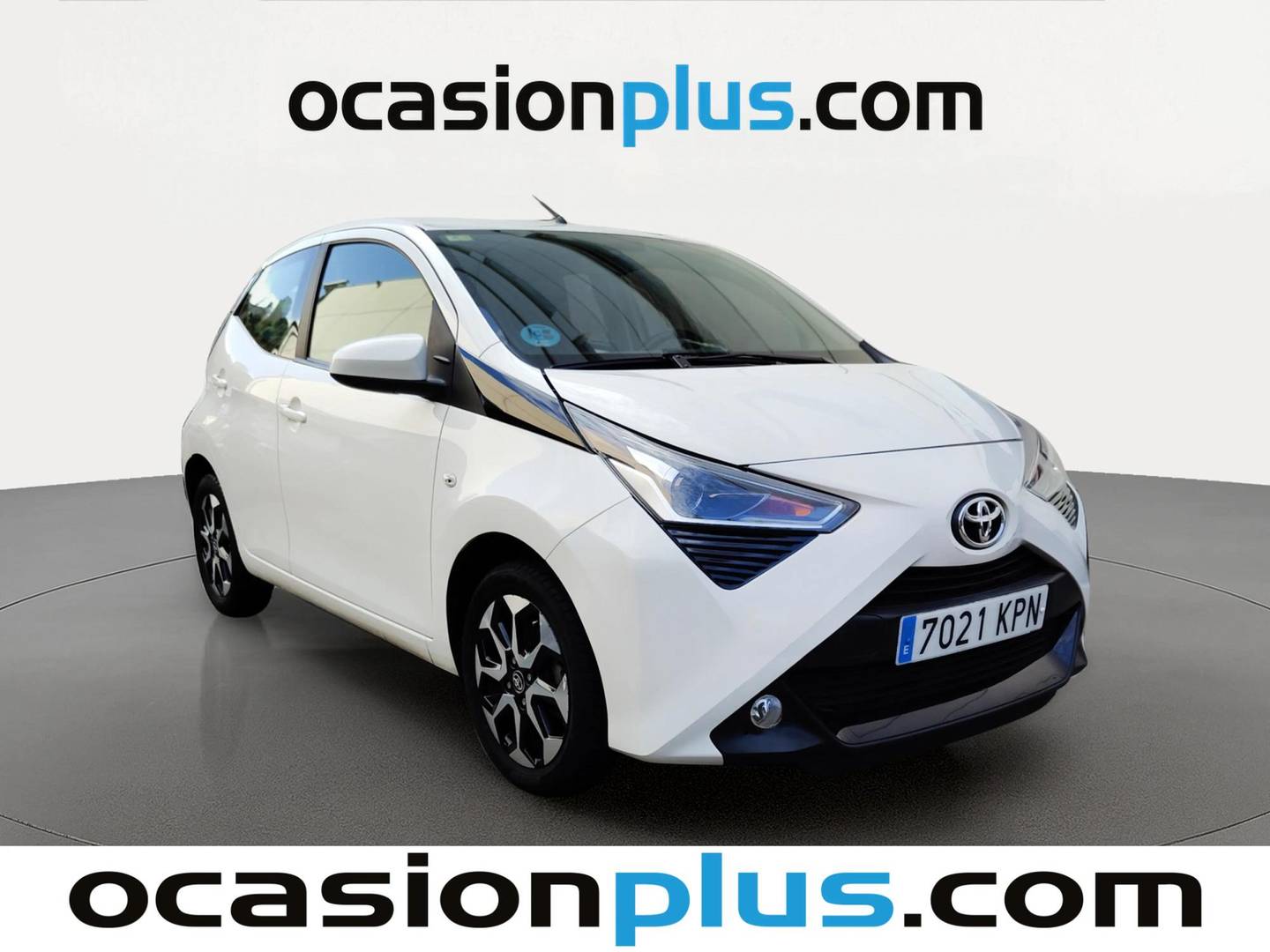 Foto delantera Toyota Aygo Toyota Aygo 1.0 70 x-play (72 CV) derecha