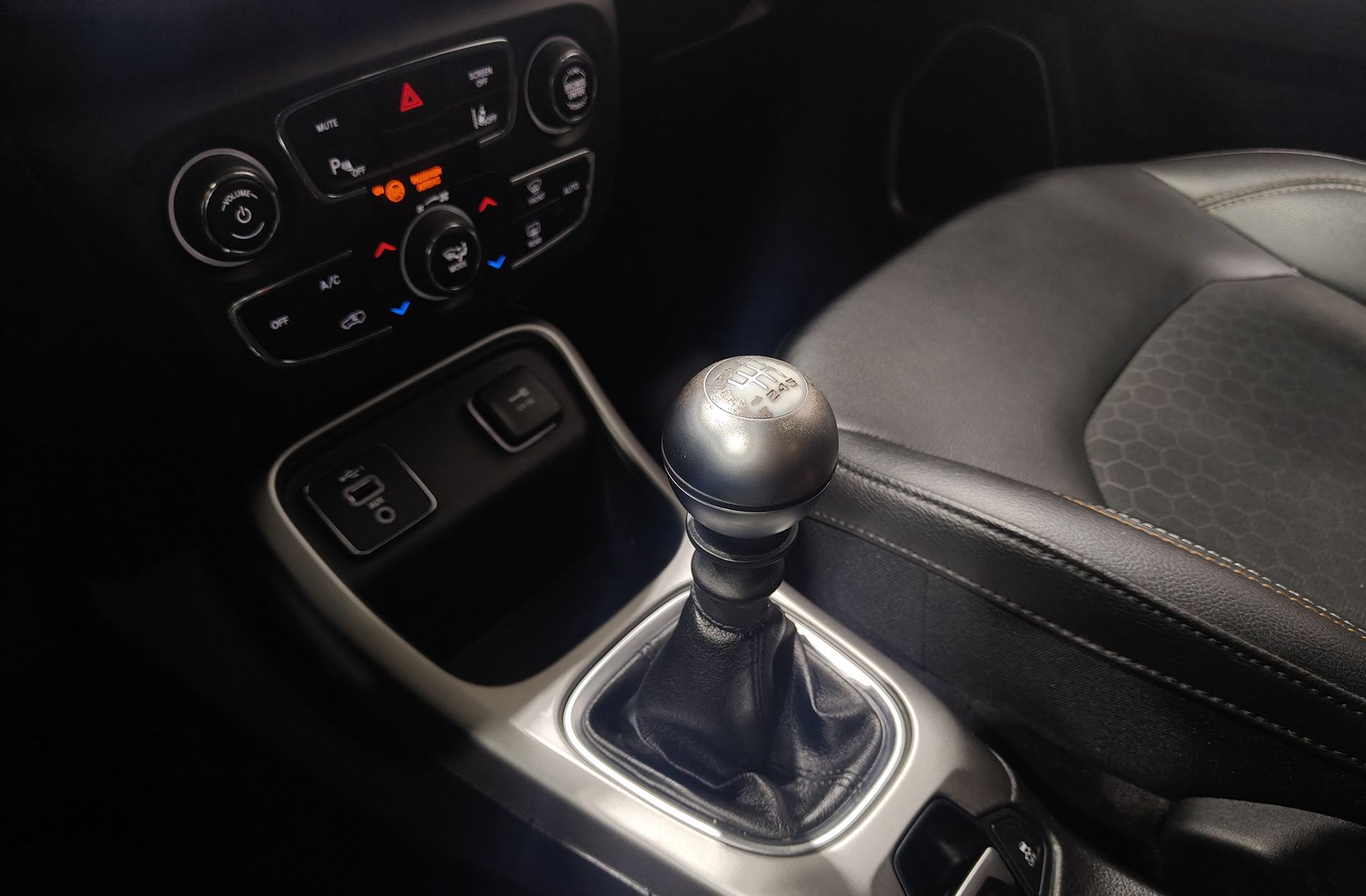 Jeep Compass 1.4 MultiAir Longitude 4x2 - foto 5