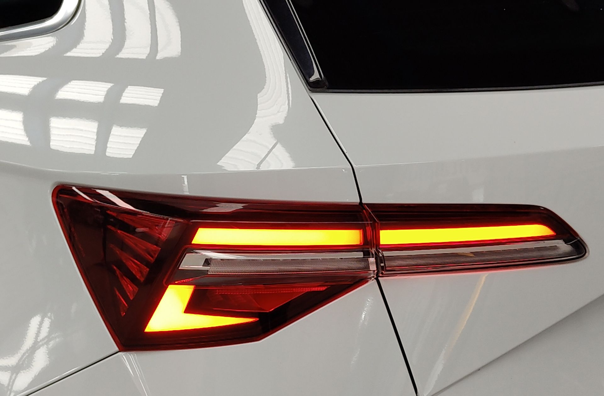 Škoda Karoq 2.0 TDI Selection - foto 16
