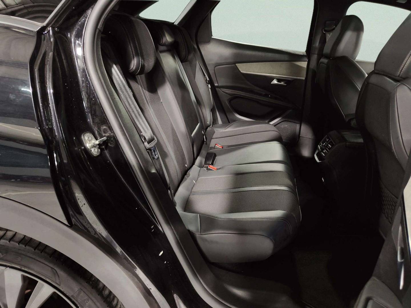 Foto Peugeot 3008 Peugeot 3008 PureTech 130 S&S GT EAT8  (130 CV)