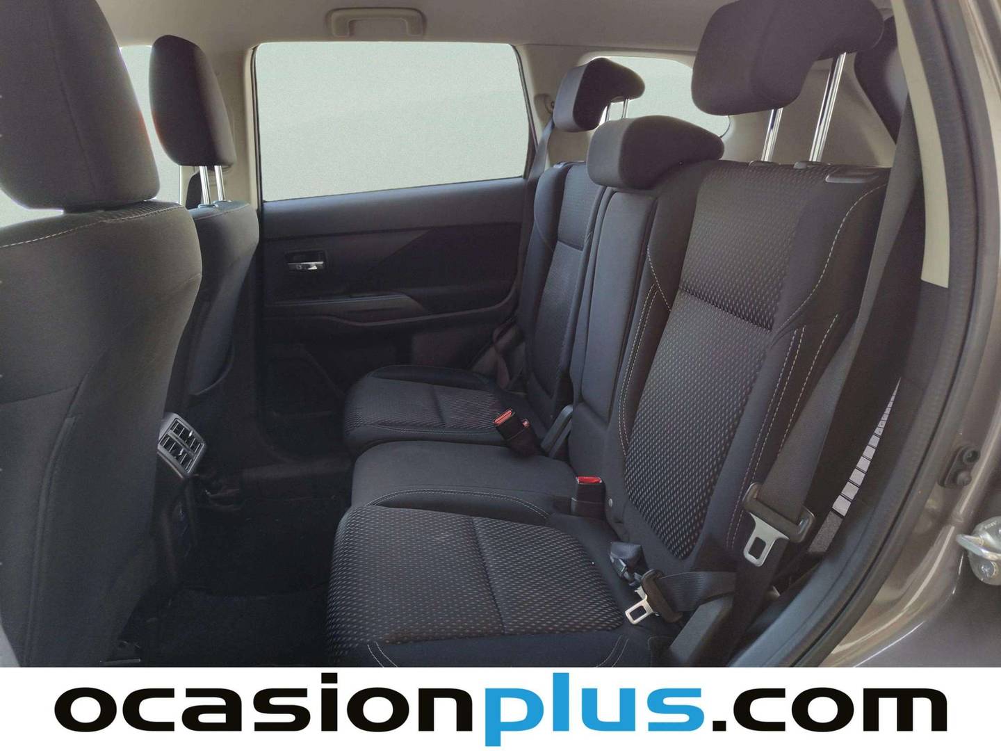 Foto asientos traseros Mitsubishi Outlander Mitsubishi Outlander 200 MPI Motion 2WD CVT (150 CV)