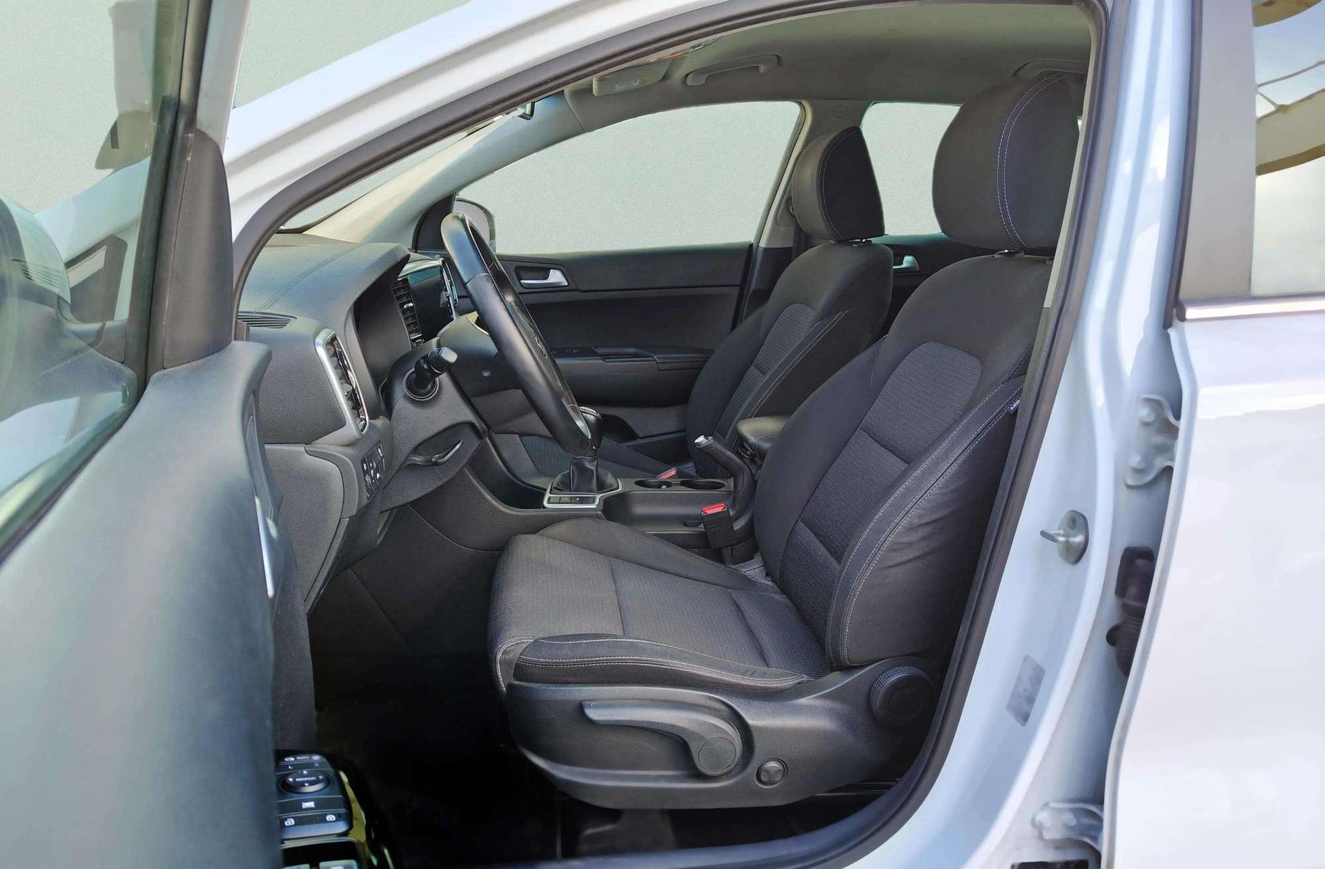 Kia Sportage 1.6 MHEV Black Edition - foto 12