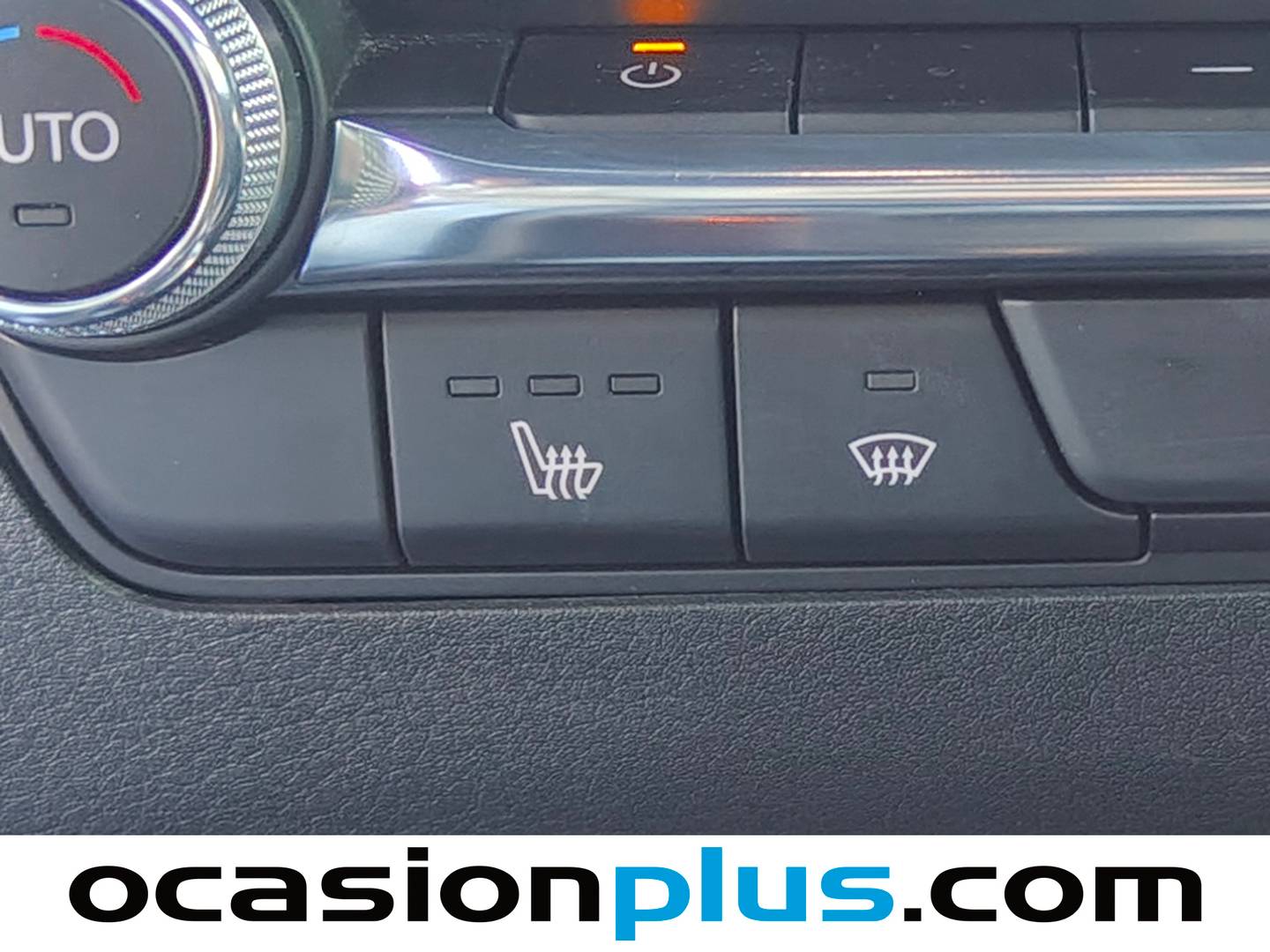 Equipamiento del Mazda Mazda 3 Mazda Mazda 3 2.0 e-Skyactiv-X Zenith Safety Black AT (186 CV)