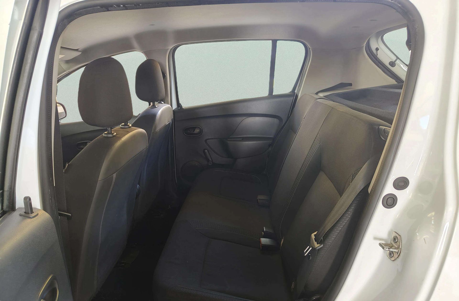 Dacia Sandero 1.0 Base - foto 8