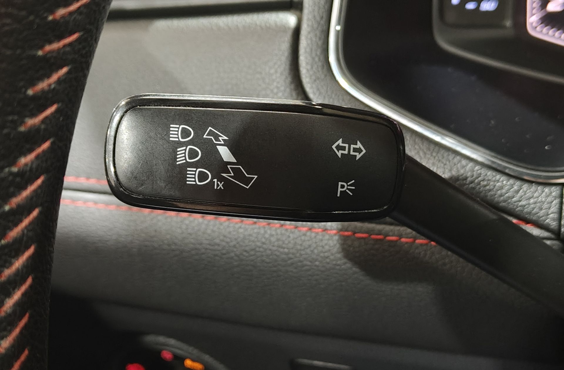 SEAT Arona 1.6 TDI Ecomotive FR - foto 30