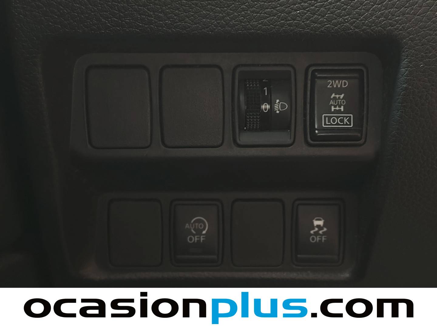 Extras y acabados del Nissan QASHQAI Nissan Qashqai dCi 130 Visia 4x4-i (130 CV)