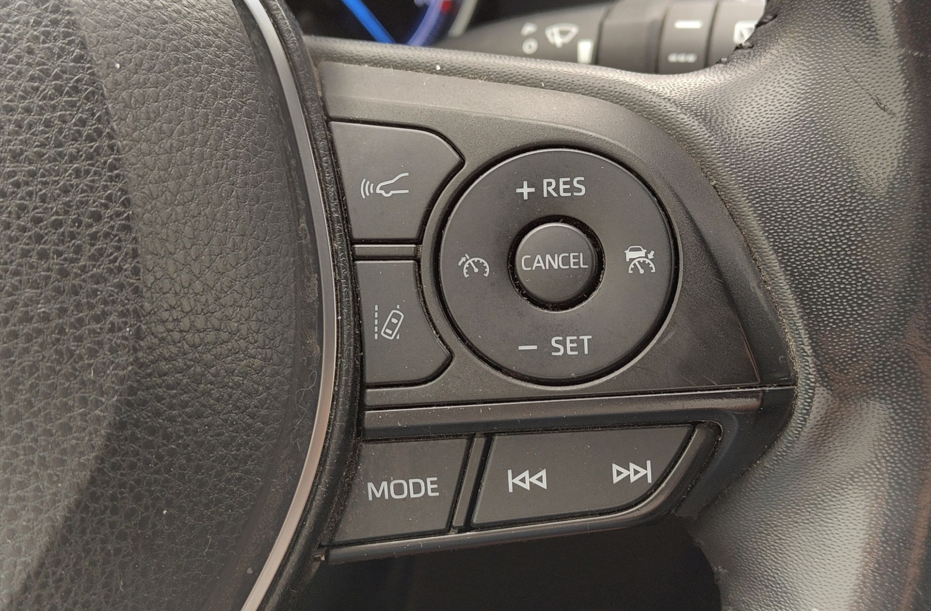 Toyota RAV4 2.5l hybrid Advance - foto 31