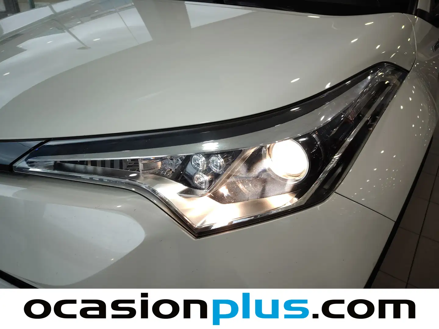 Foto Toyota C-HR Toyota C-HR 1.8 125H Advance (122 CV)