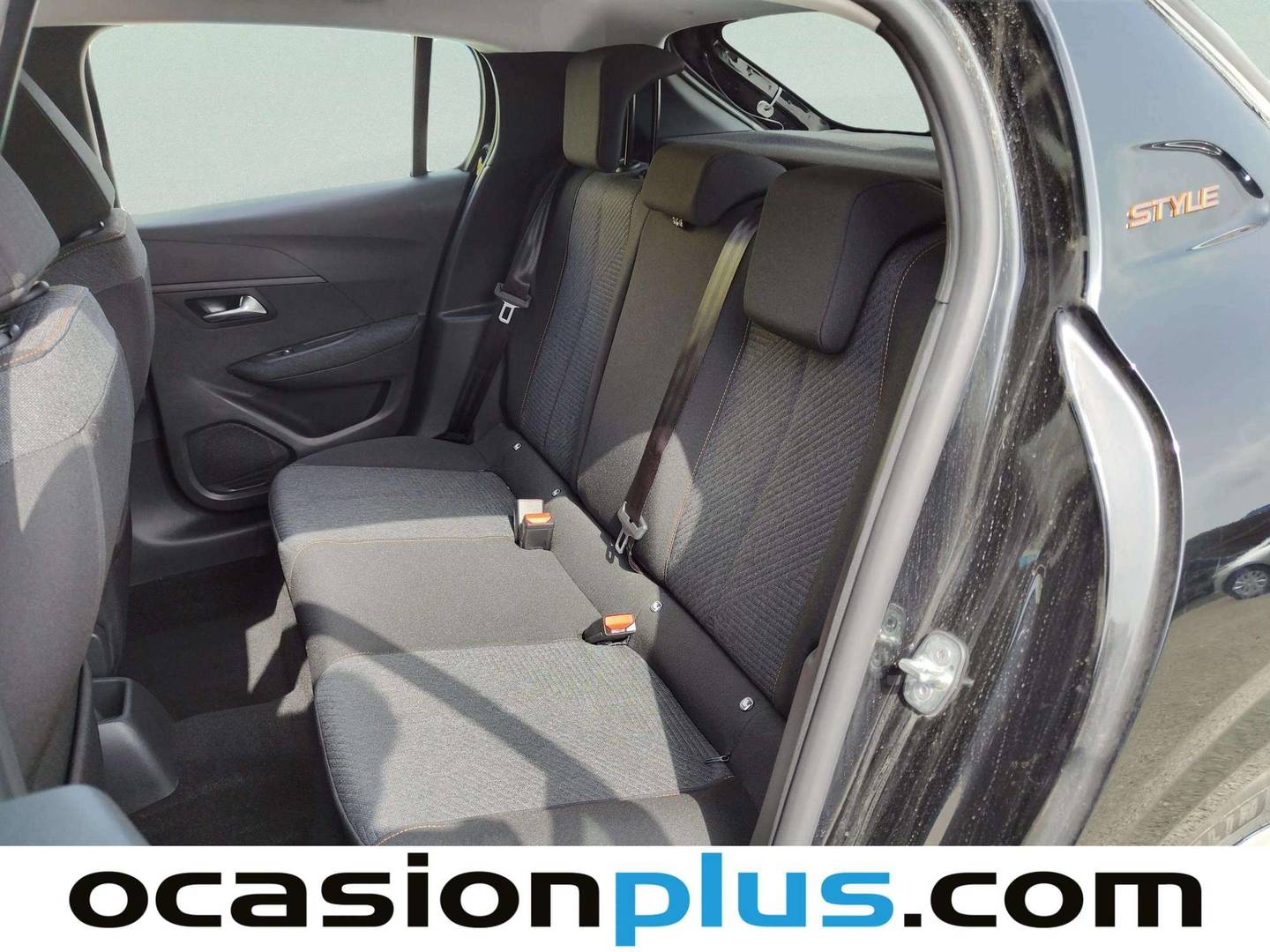 Foto asientos traseros Peugeot 208 Peugeot 208 Style Hybrid 100 eDCS6 (100 CV)