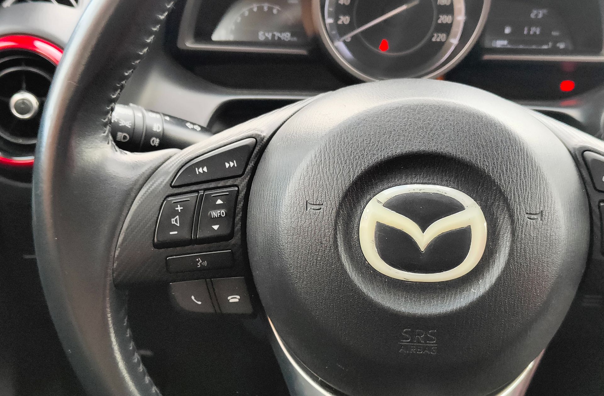 Mazda Mazda2 1.5 GE Style+ Confort Red - foto 22
