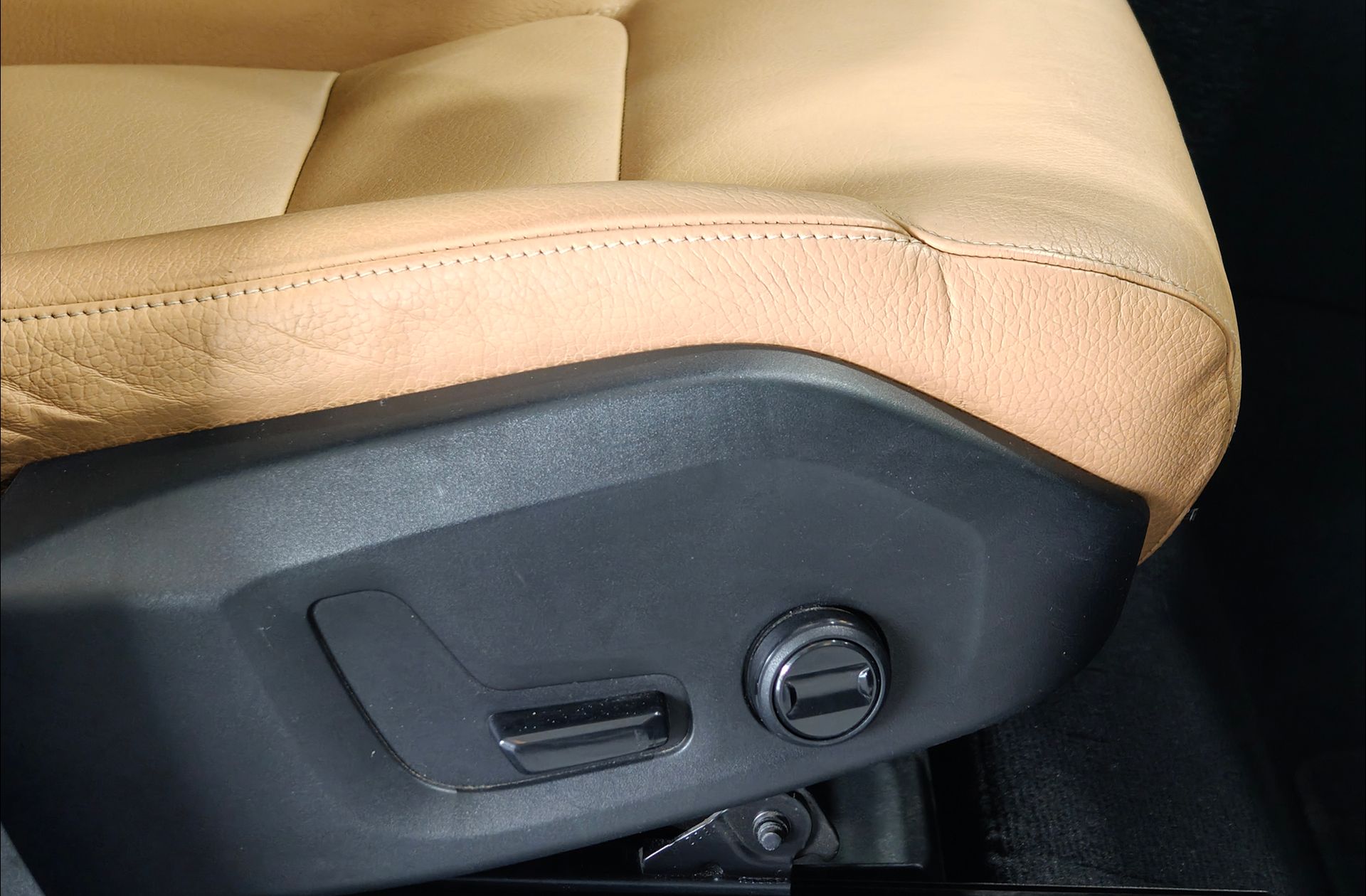 Volvo XC90 D5 Momentum AWD 7 plazas - foto 24