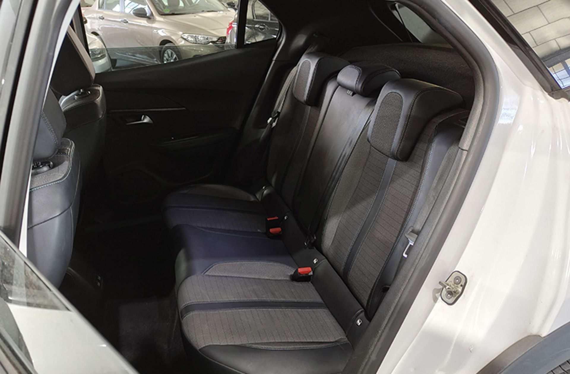Peugeot 2008 PureTech 100 Allure - foto 12