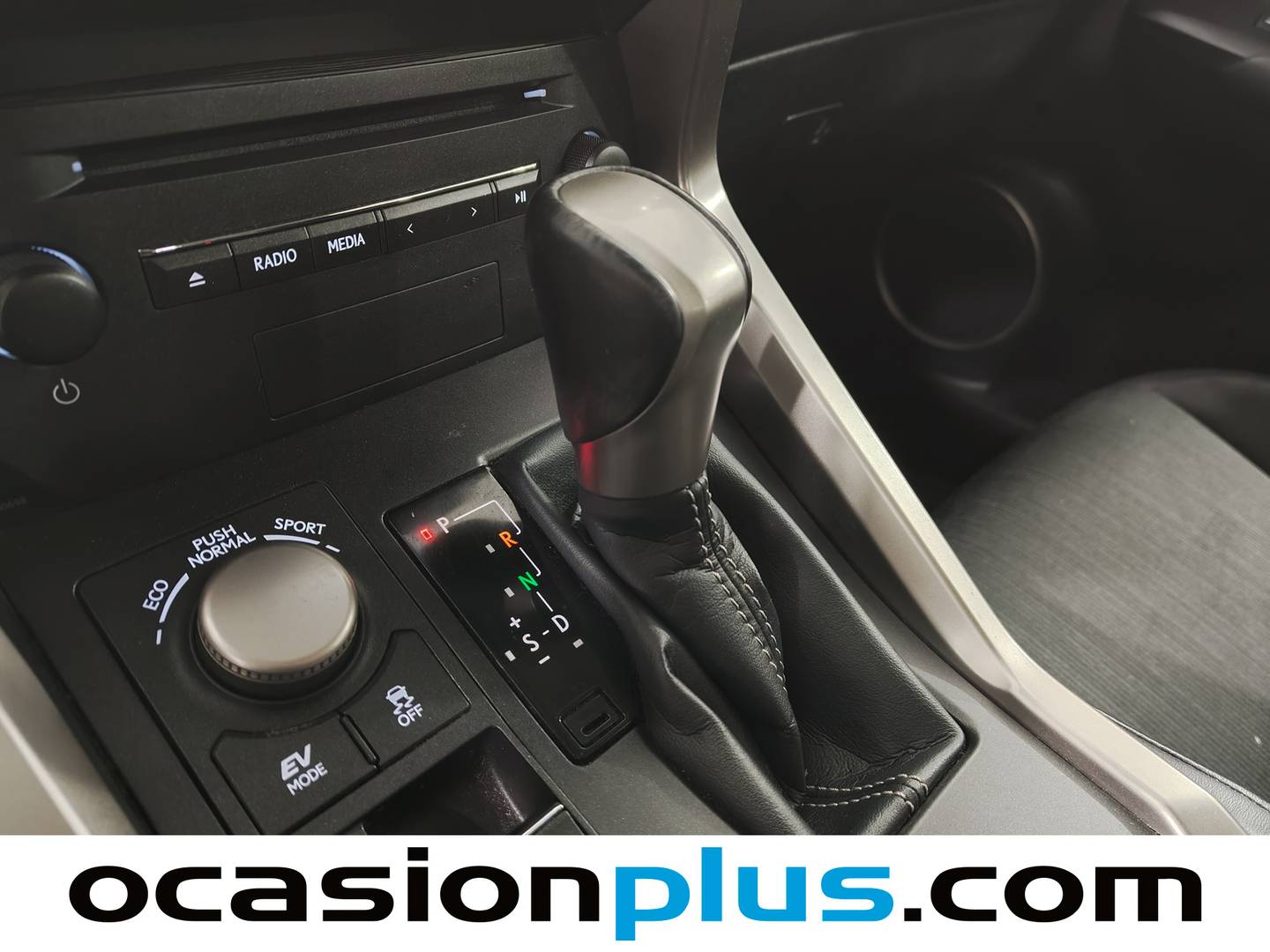 Foto Lexus NX Lexus NX 300h Business Navigation 2WD (197 CV)