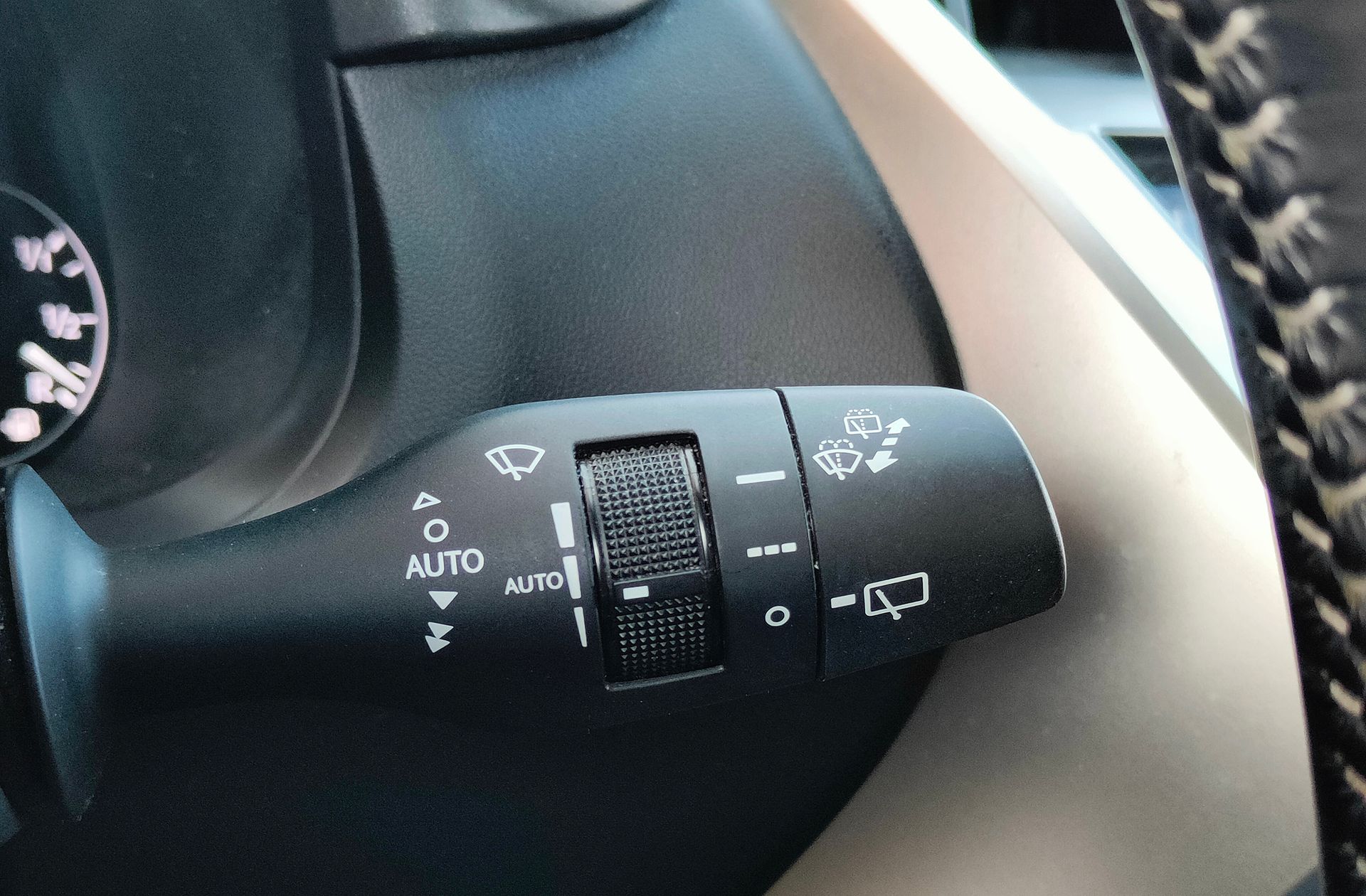 Lexus NX 300h Business 2WD - foto 40