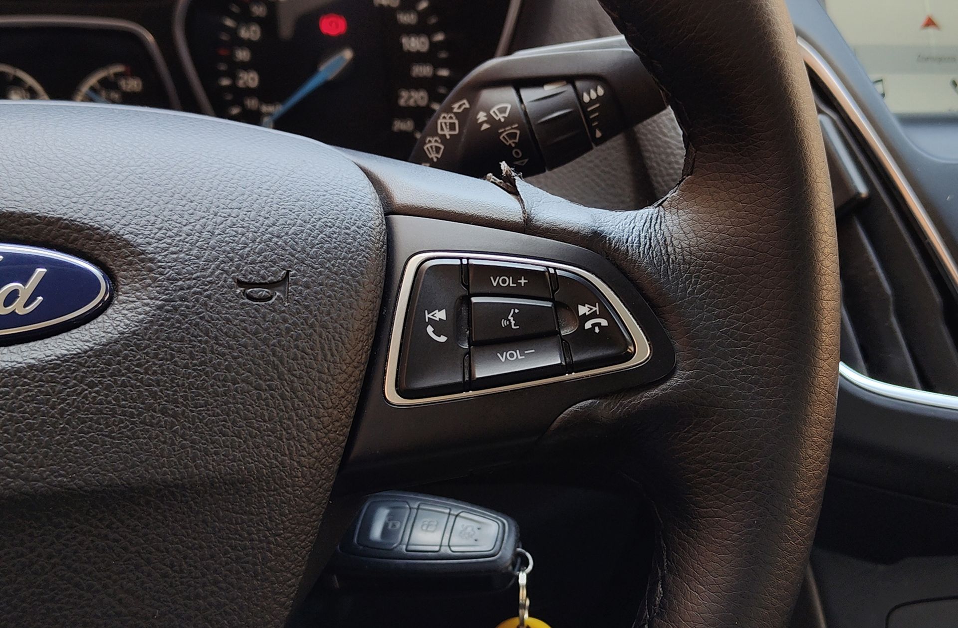Ford Focus 1.0 EcoBoost Titanium - foto 24