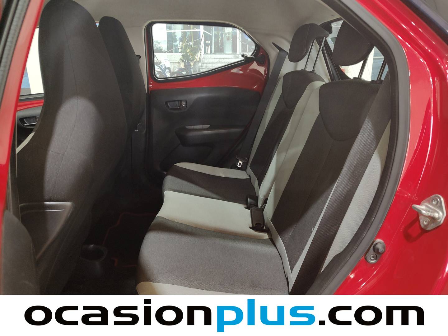 Foto asientos traseros Toyota Aygo Toyota Aygo 70 x-play business (69 CV)