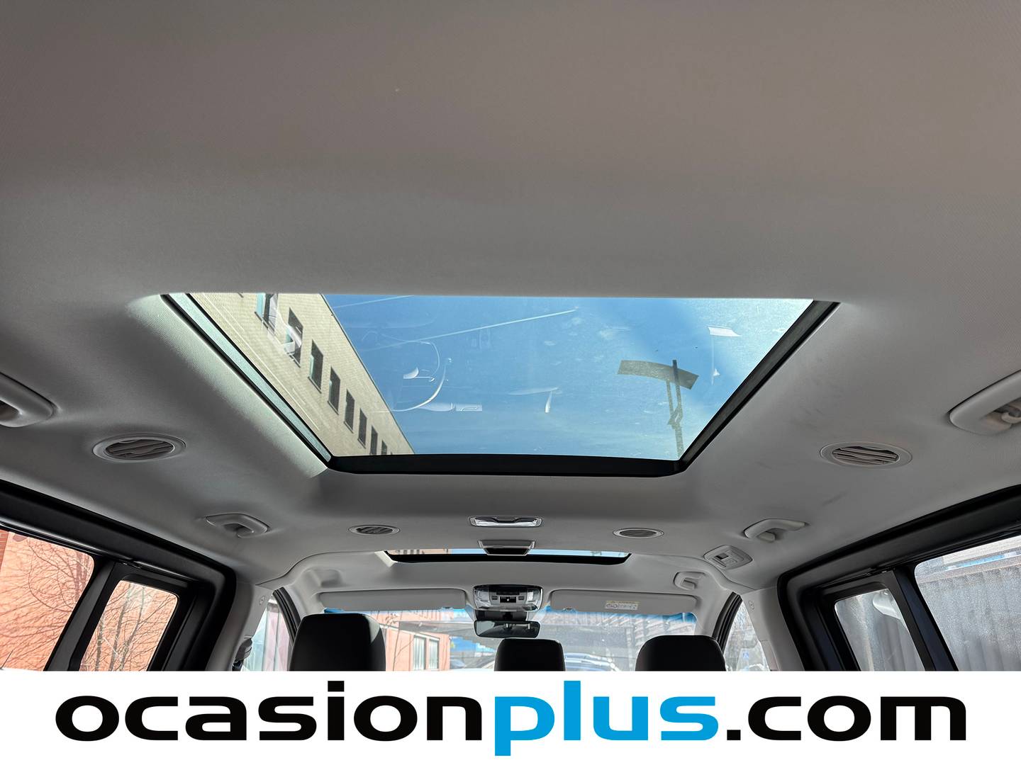 Extras y acabados del Hyundai Staria Hyundai Staria 1.6 HEV Style 4x2 9S 6AT (225 CV) 9 Plazas