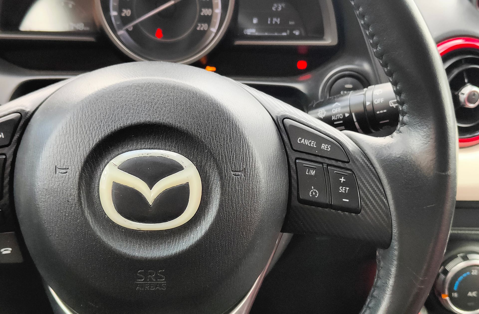 Mazda Mazda2 1.5 GE Style+ Confort Red - foto 23
