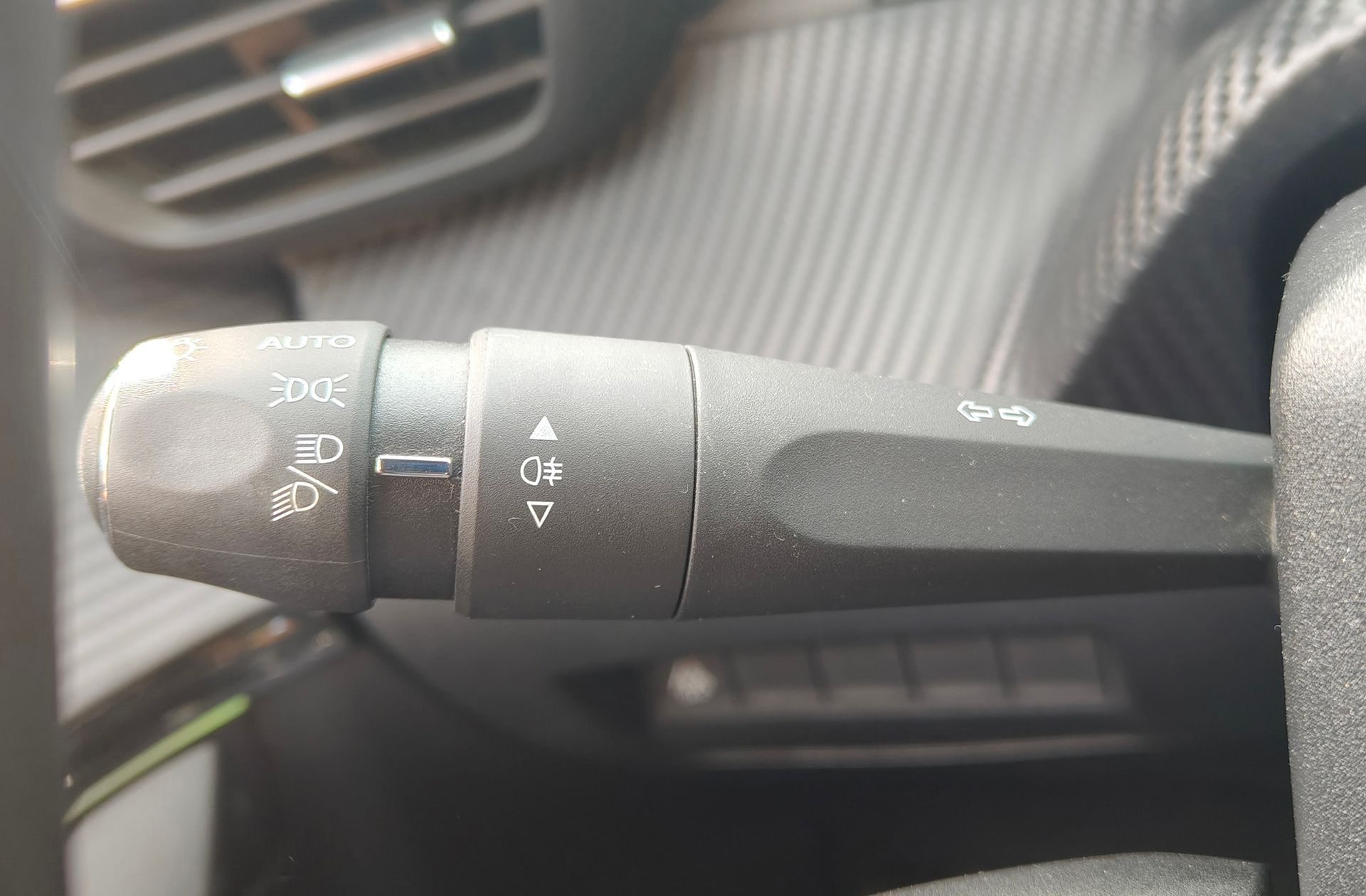 Peugeot 208 BlueHDi 100 GT - foto 26