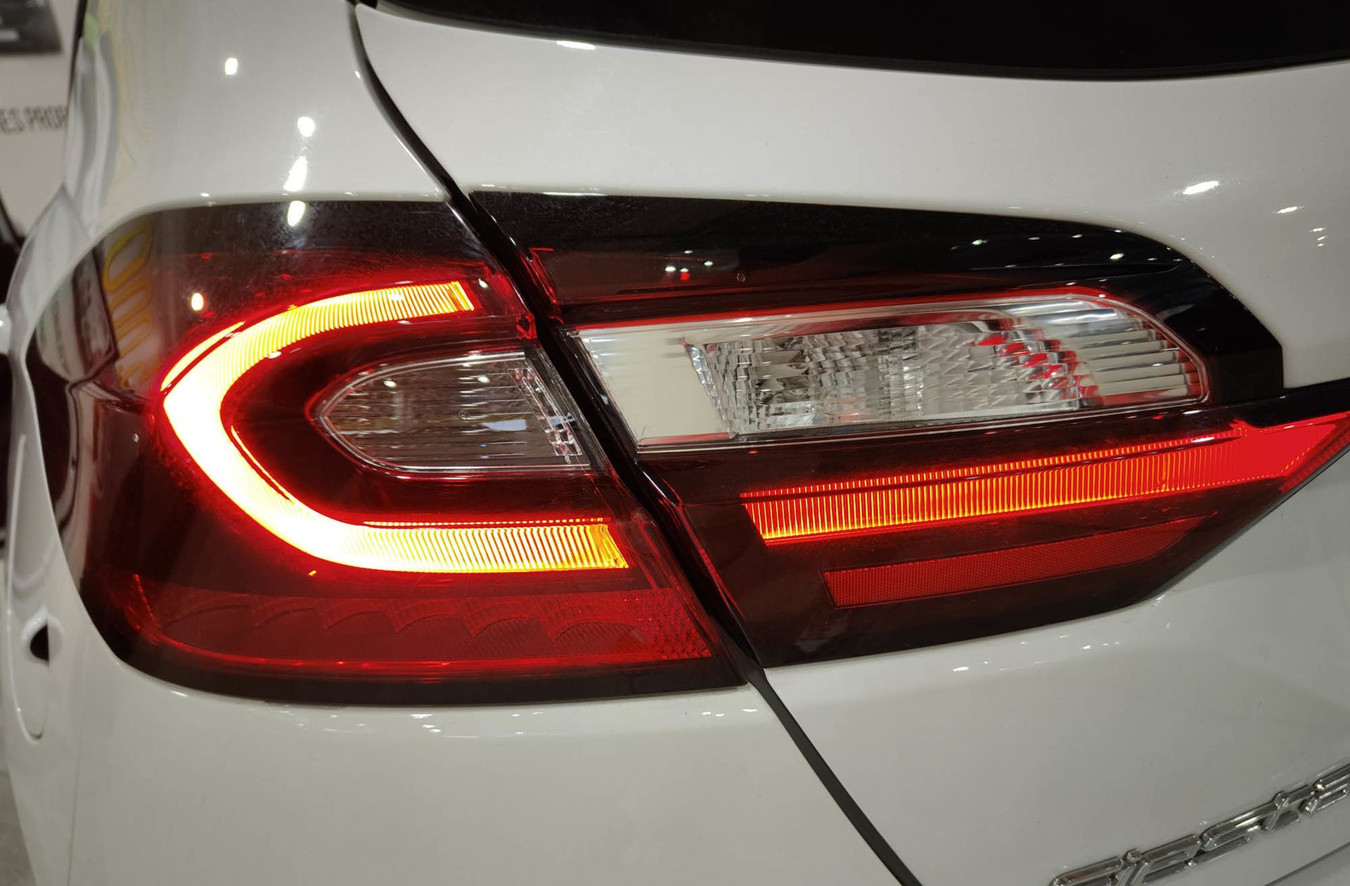 Ford Fiesta 1.0 EcoBoost MHEV ST-Line X - foto 18