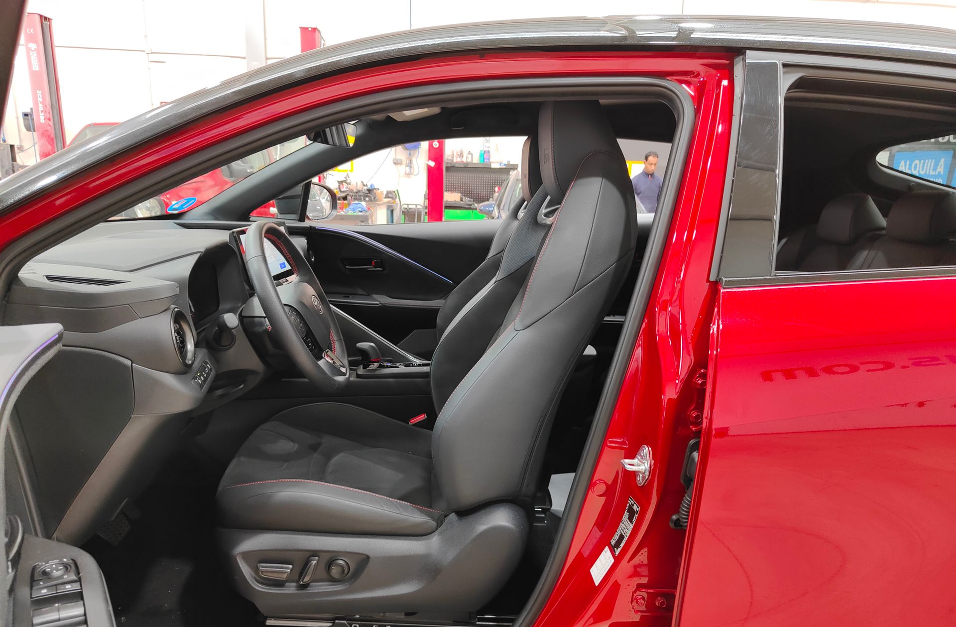 Toyota C-HR 220PH GR Sport - foto 11