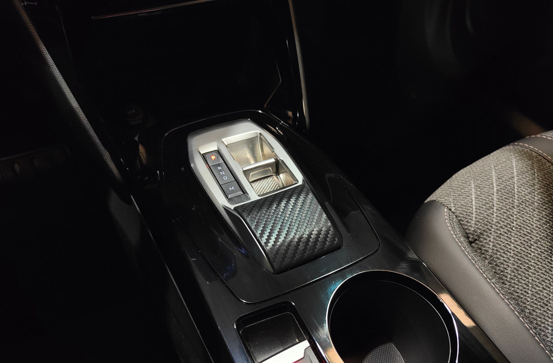 Peugeot 2008 Allure Hybrid eDCS6 - foto 5