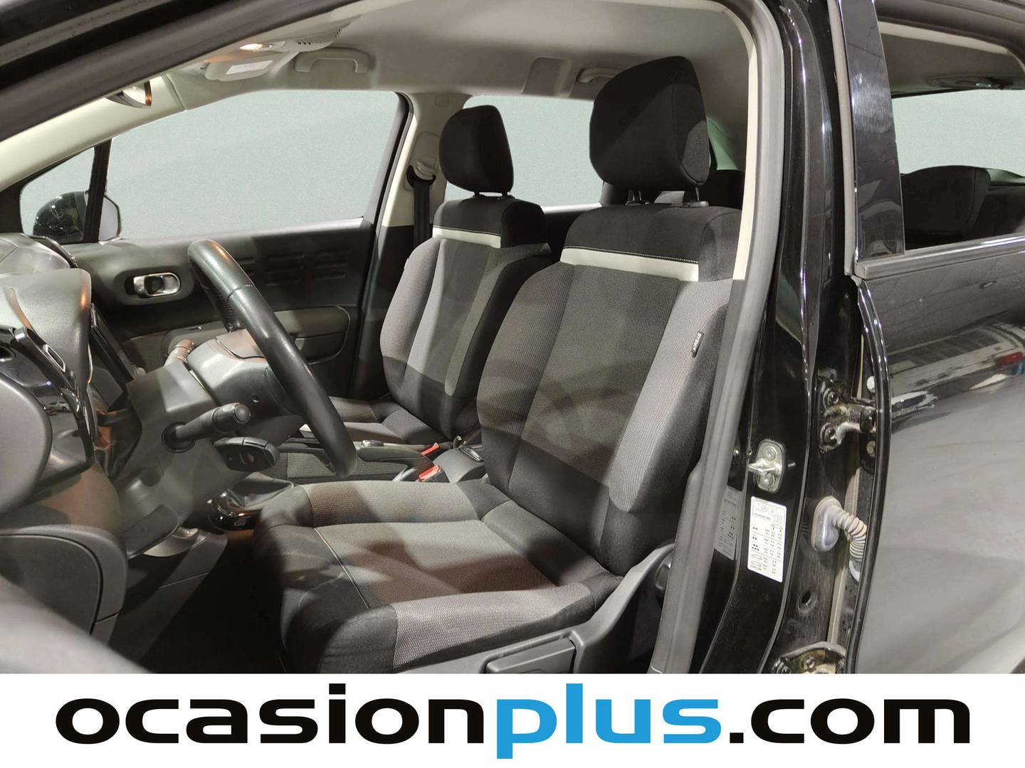 Foto asientos delanteros Citroën C3 Aircross Citroën C3 Aircross PureTech 130 Shine Pack EAT6 (131 CV)