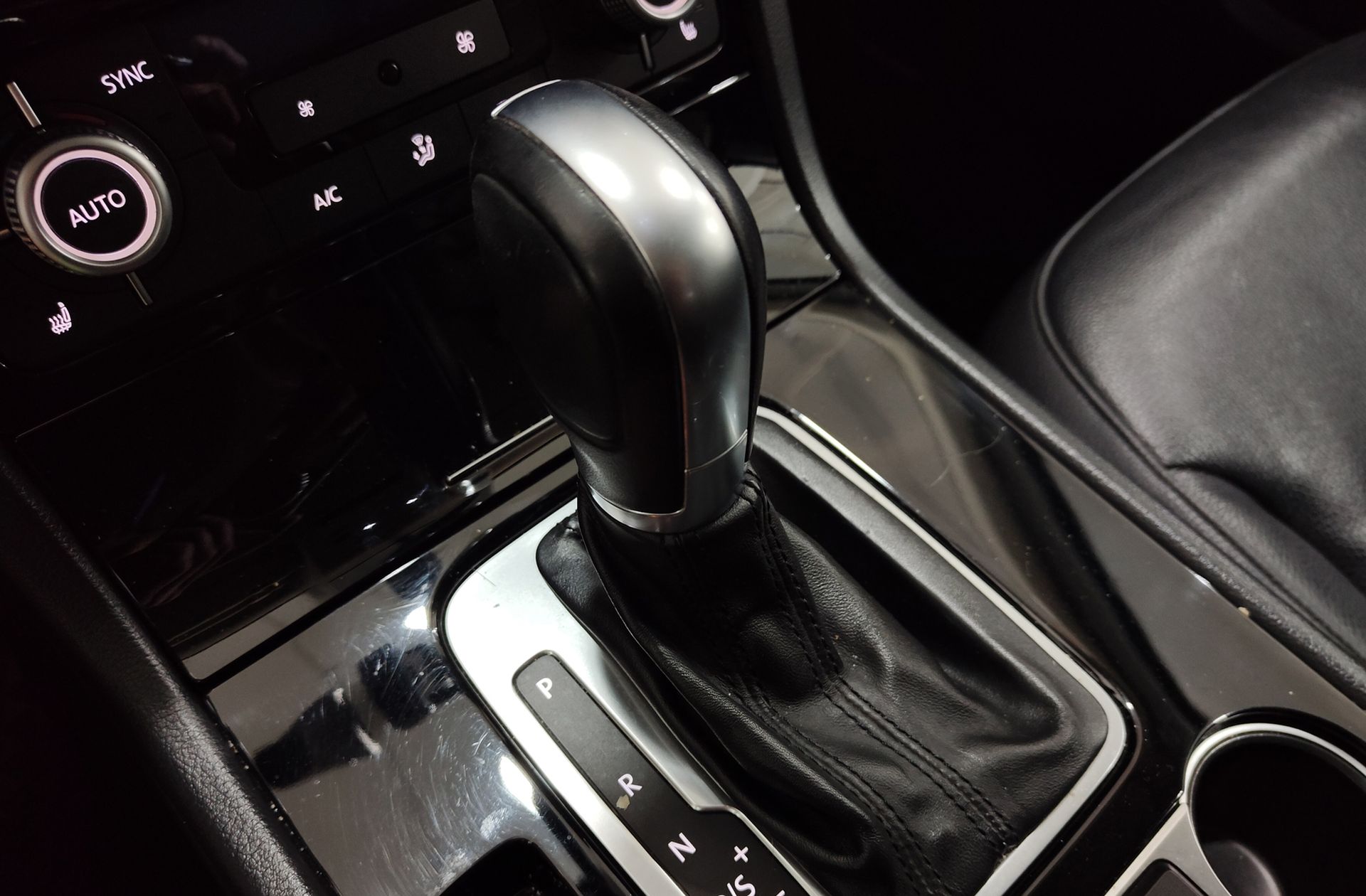 Volkswagen Touareg 3.0 TDI BMT tiptronic - foto 5