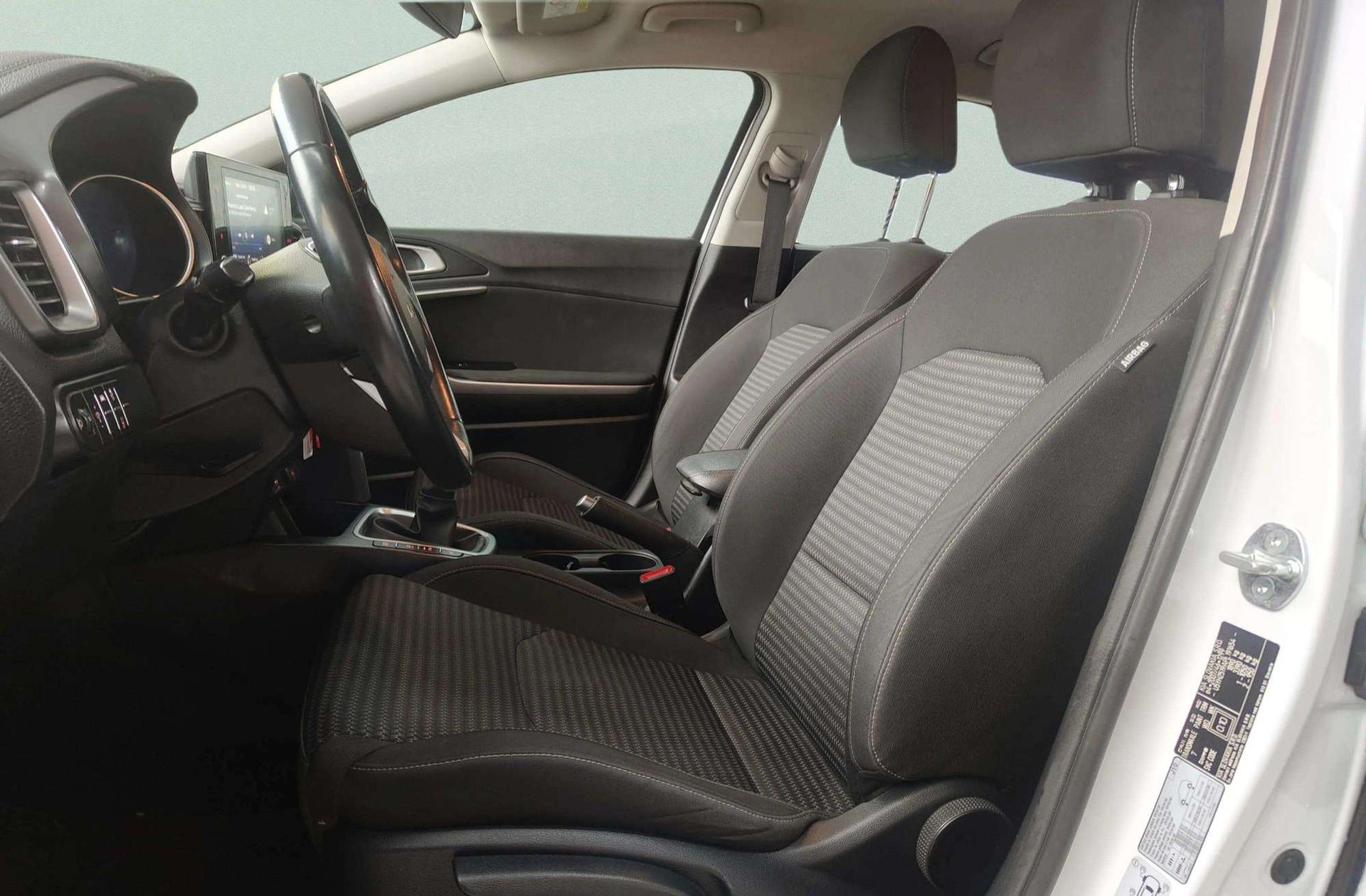 Kia Ceed 1.6 MHEV iMT Drive - foto 10