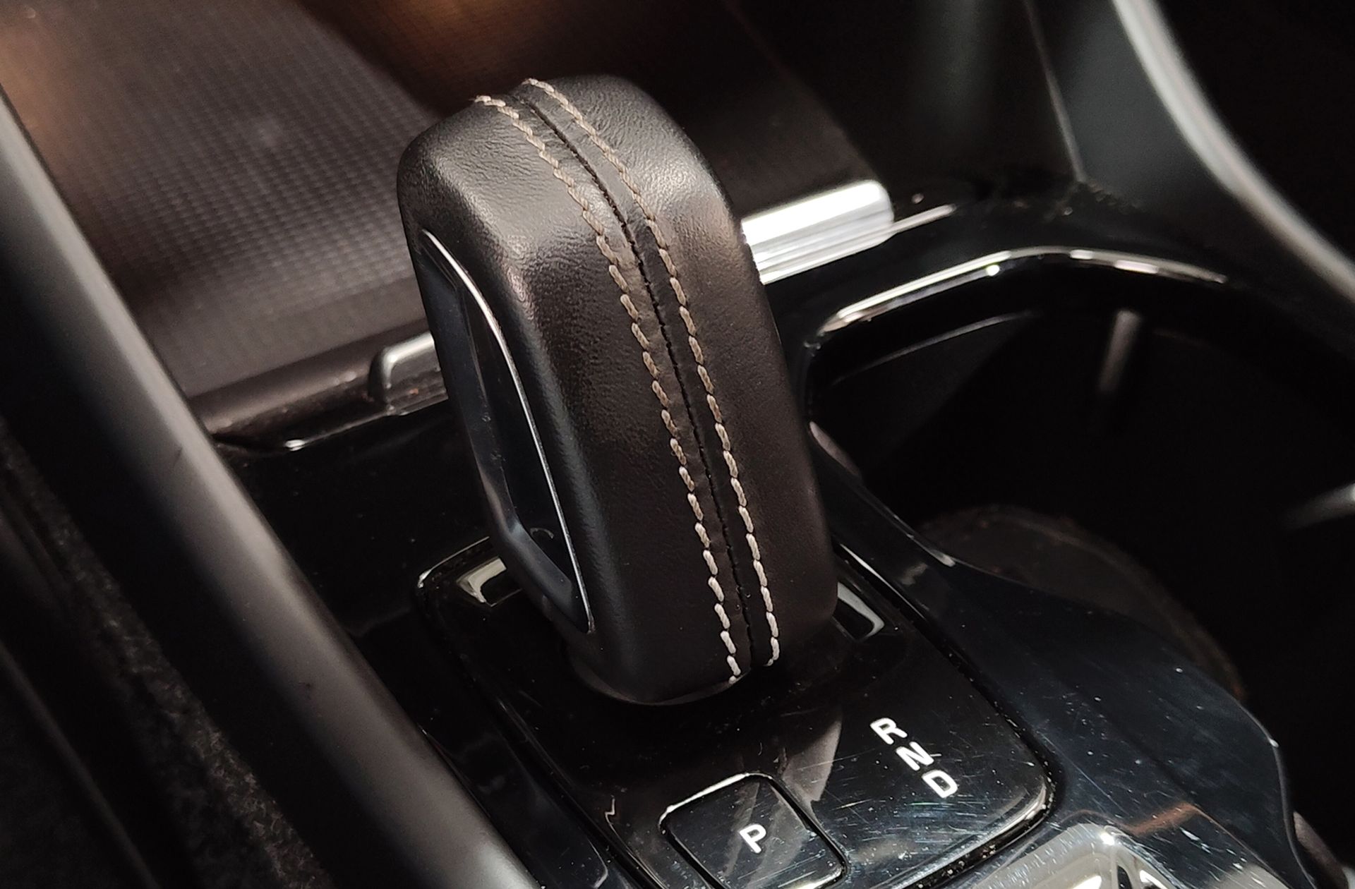Volvo XC40 D4 R-Design AWD - foto 5