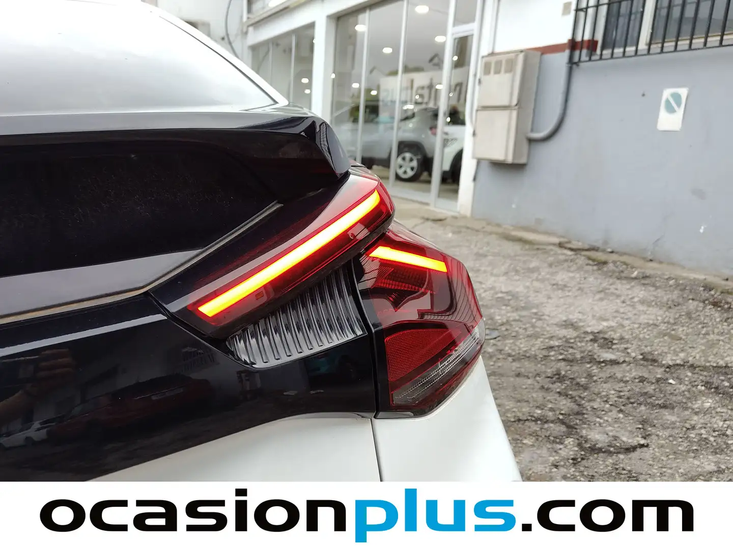 Foto Citroën C4 Citroen C4 BlueHDi 130 S&S Shine EAT8 (130 CV)