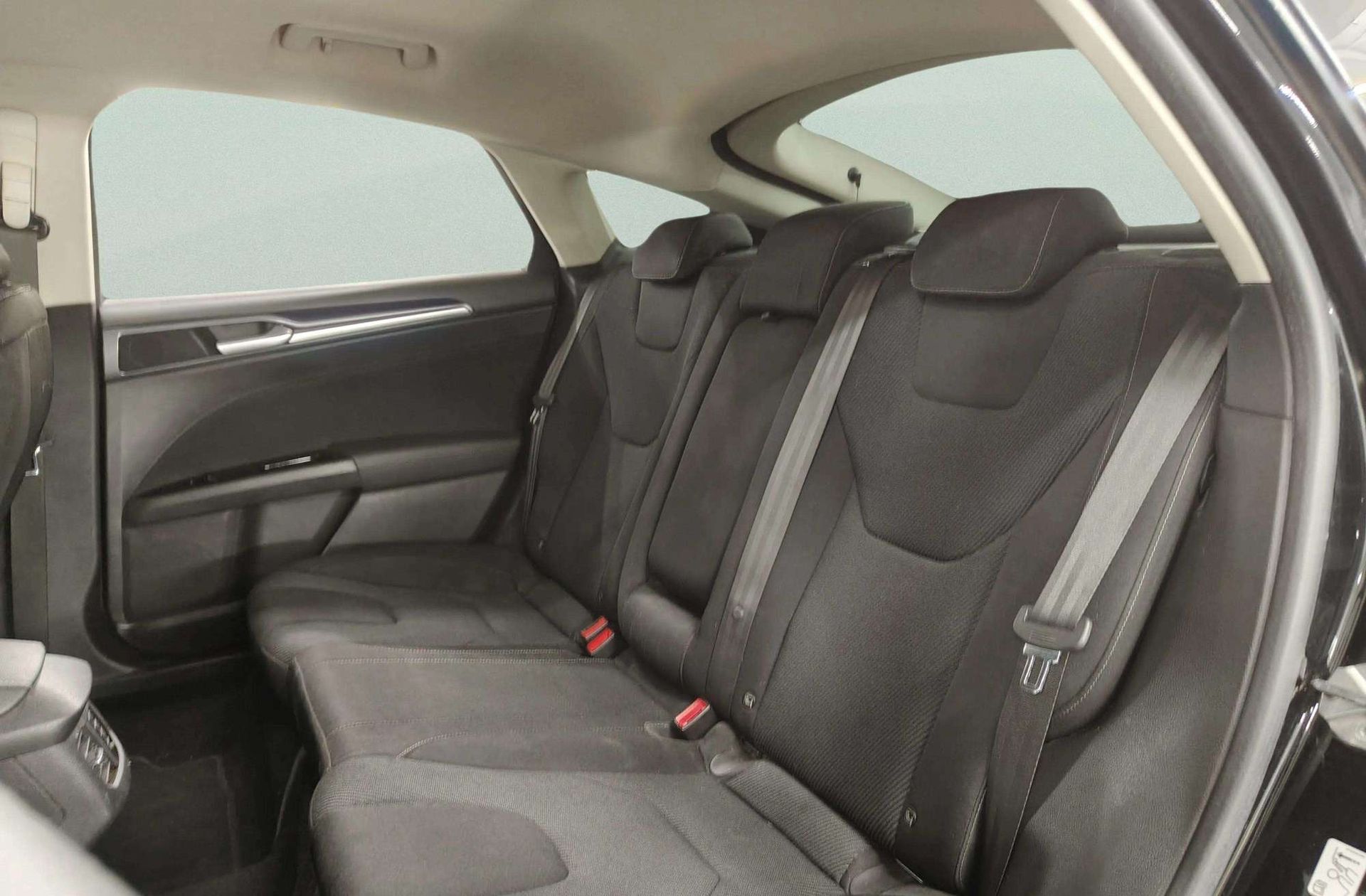 Ford Mondeo 1.5 EcoBoost Titanium - foto 12