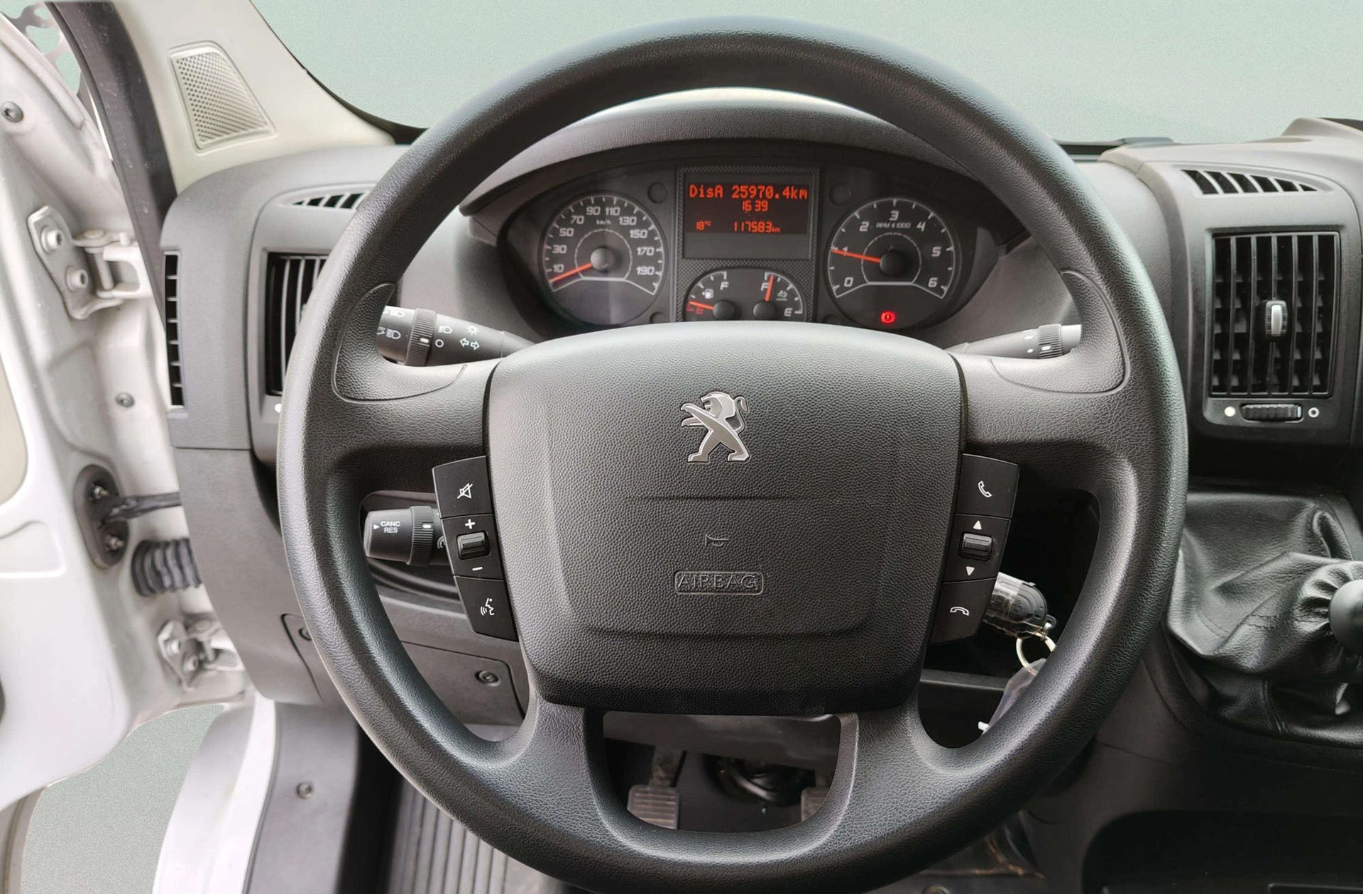 Peugeot Boxer Furgon BlueHDi 140 335 L3H2 - foto 18