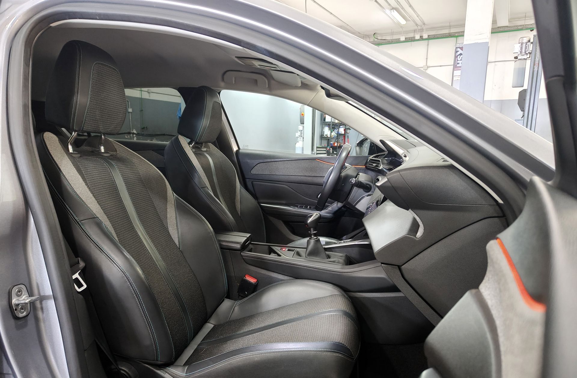 Peugeot 308 BlueHDi 130 Allure - foto 19