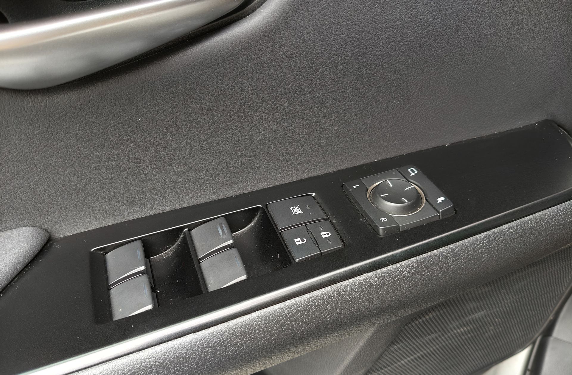 Lexus UX 250h Premium - foto 39